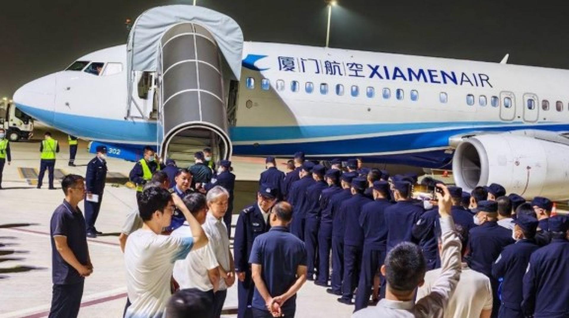 中国驻柬大使汪文斌现场关注相关工作。