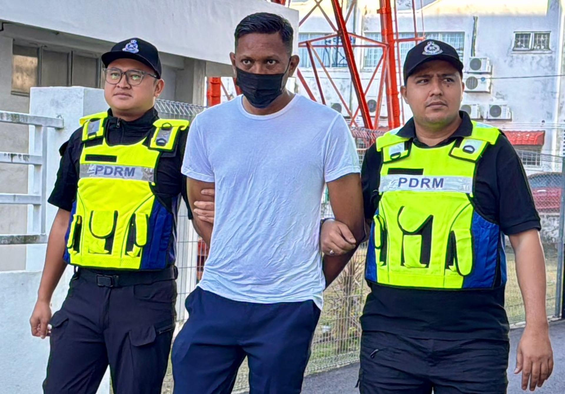 涉及辱骂踹踢老伯案的男子，周二面对蓄意伤人及刑事恐吓两项控罪后认罪，被判罚款5500令吉。