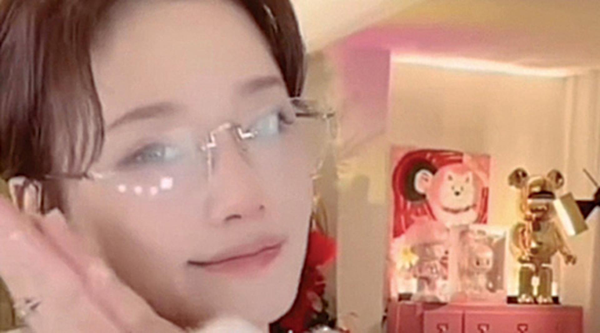 易易紫爆料有少数民族女星一直被经纪人潜规则。