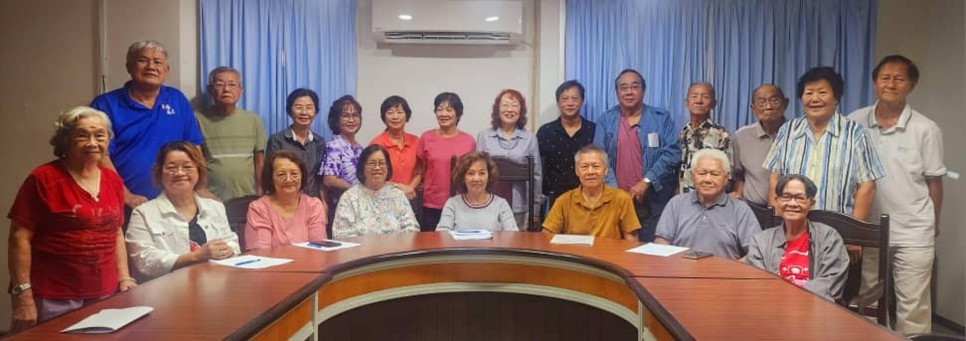 美里海南会馆乐龄组第8届（2025-2026年）新届委员会合影。