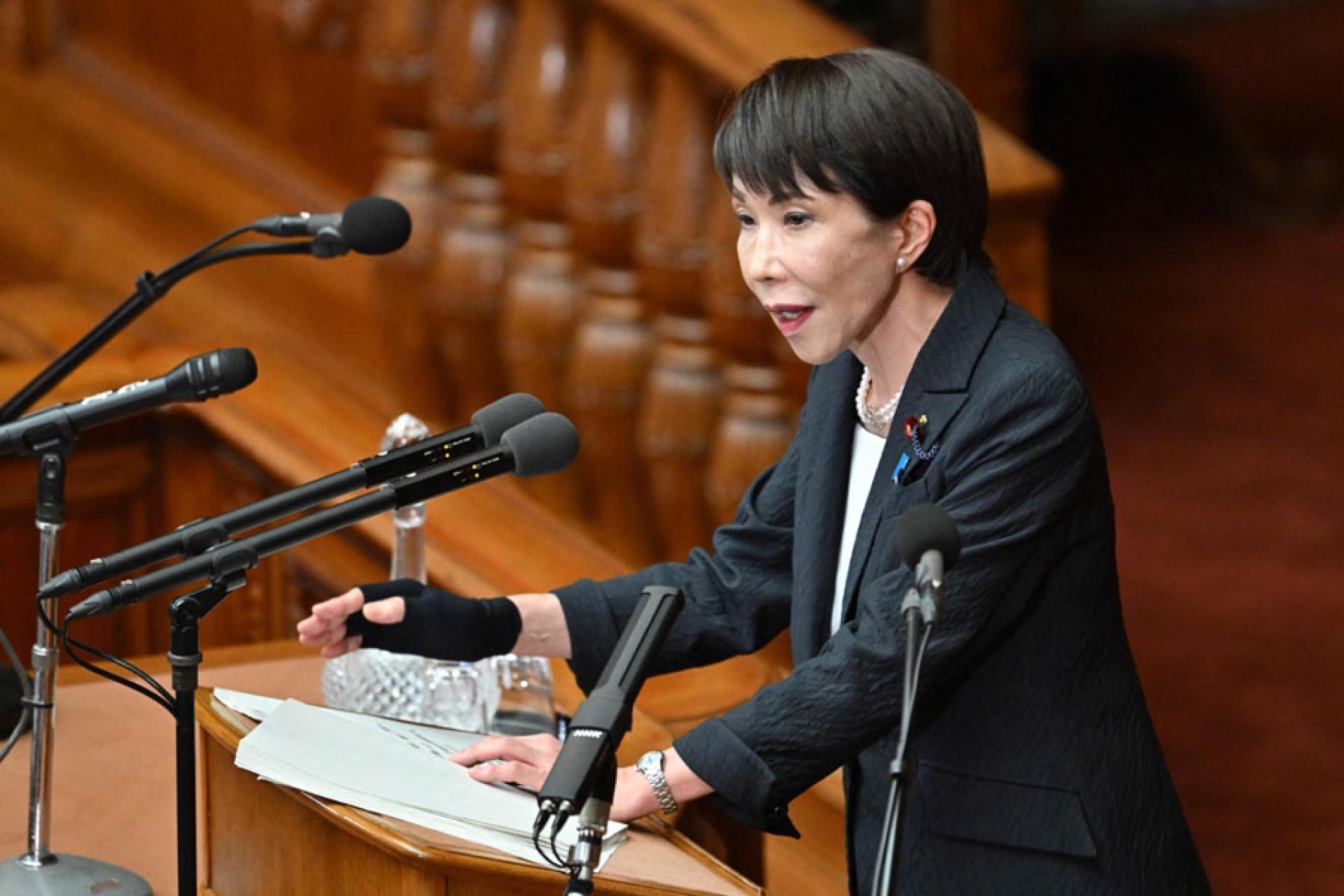 高市早苗在当选后，首次在国会演讲。