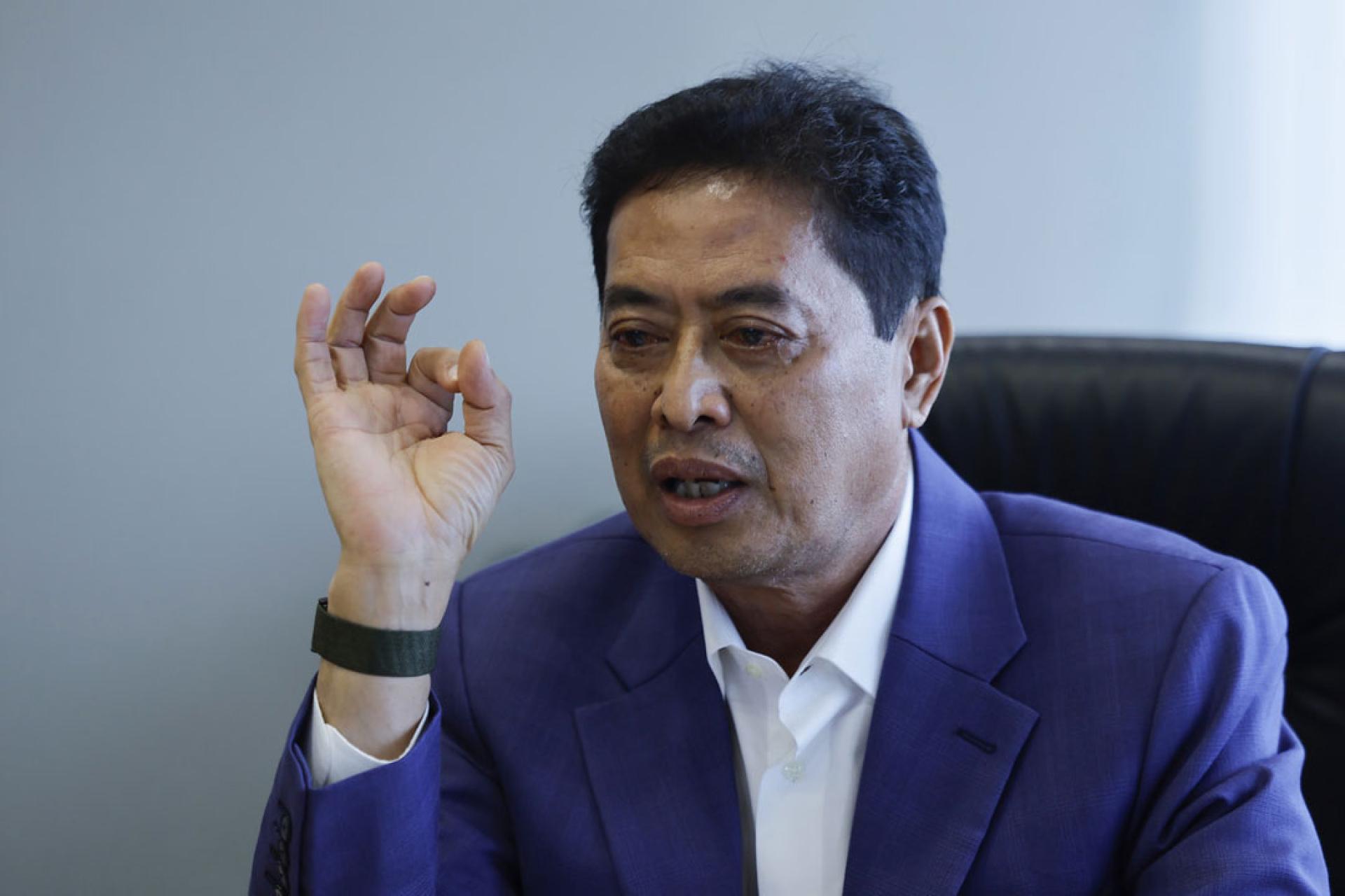 阿占巴基正式就”超额持股“报道，入禀法庭起诉《彭博社》诽谤，求偿1亿令吉。