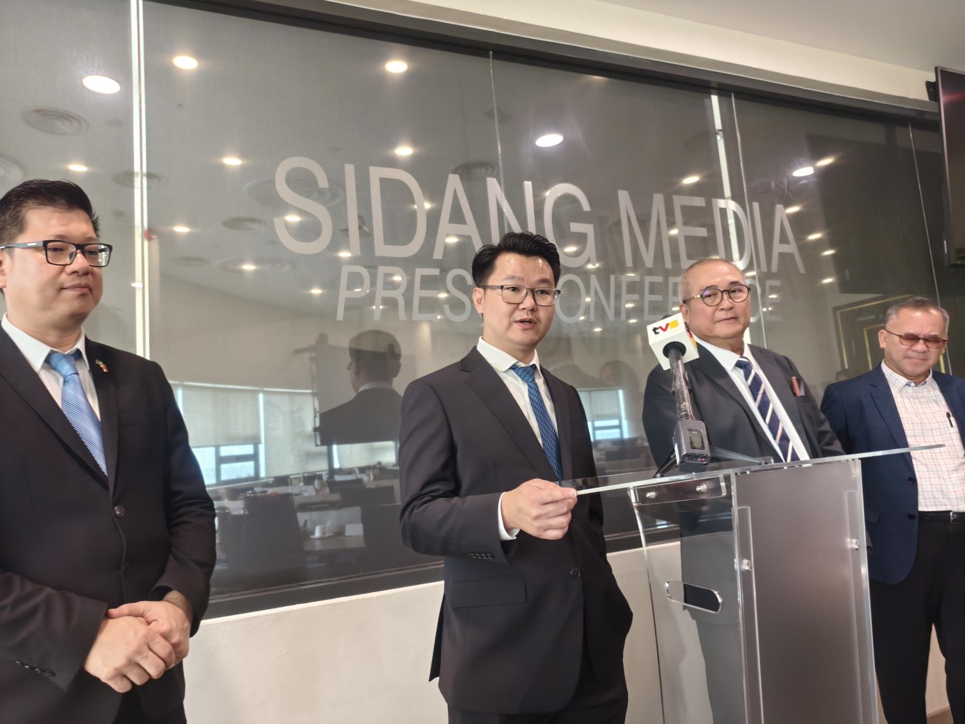 美里市议员刘奕杰今日在新闻发布会上表示，配合市政局推动数码化与智慧城市发展方向，鼓励市民下载“Borneo Park Miri”手机应用程序，以享受更便捷、无缝的泊车体验。