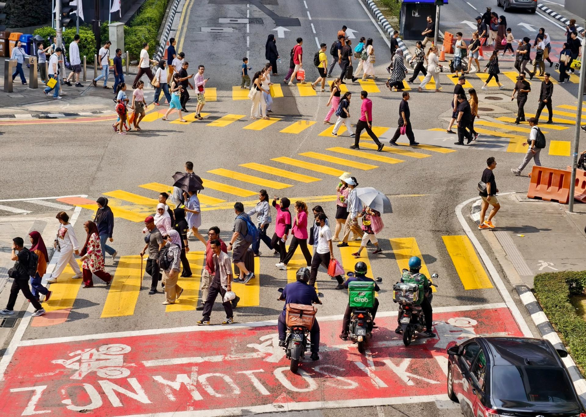 经济学家警告，交通与食品价格预计最早且最明显承受压力，生活成本也将随之走高。（示意图）