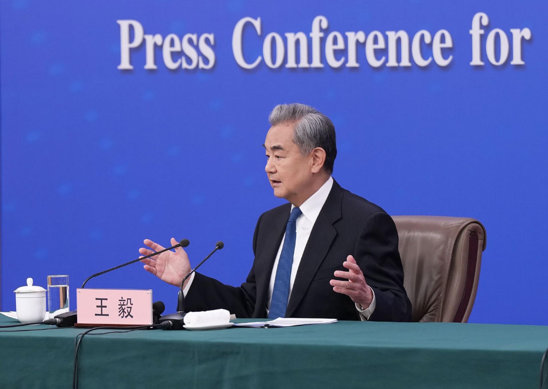 王毅表示，台湾自古以来就是中国领土，过去、现在和将来都绝无可能成为什么“国家”。