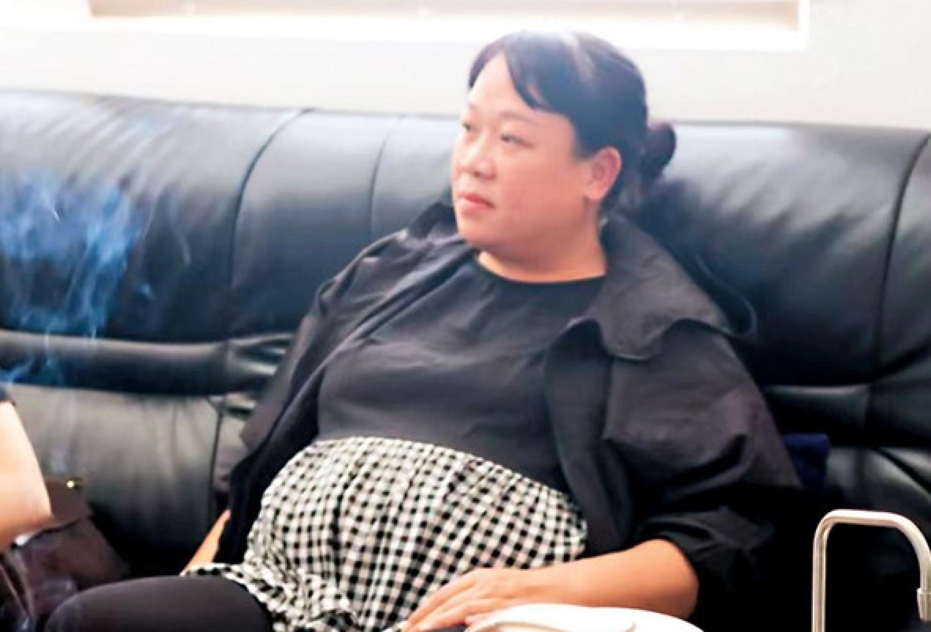 身懷六甲的下線代理黎珊珊近期幾乎每天都被受騙的護工追討損失。香港文匯報記者 攝