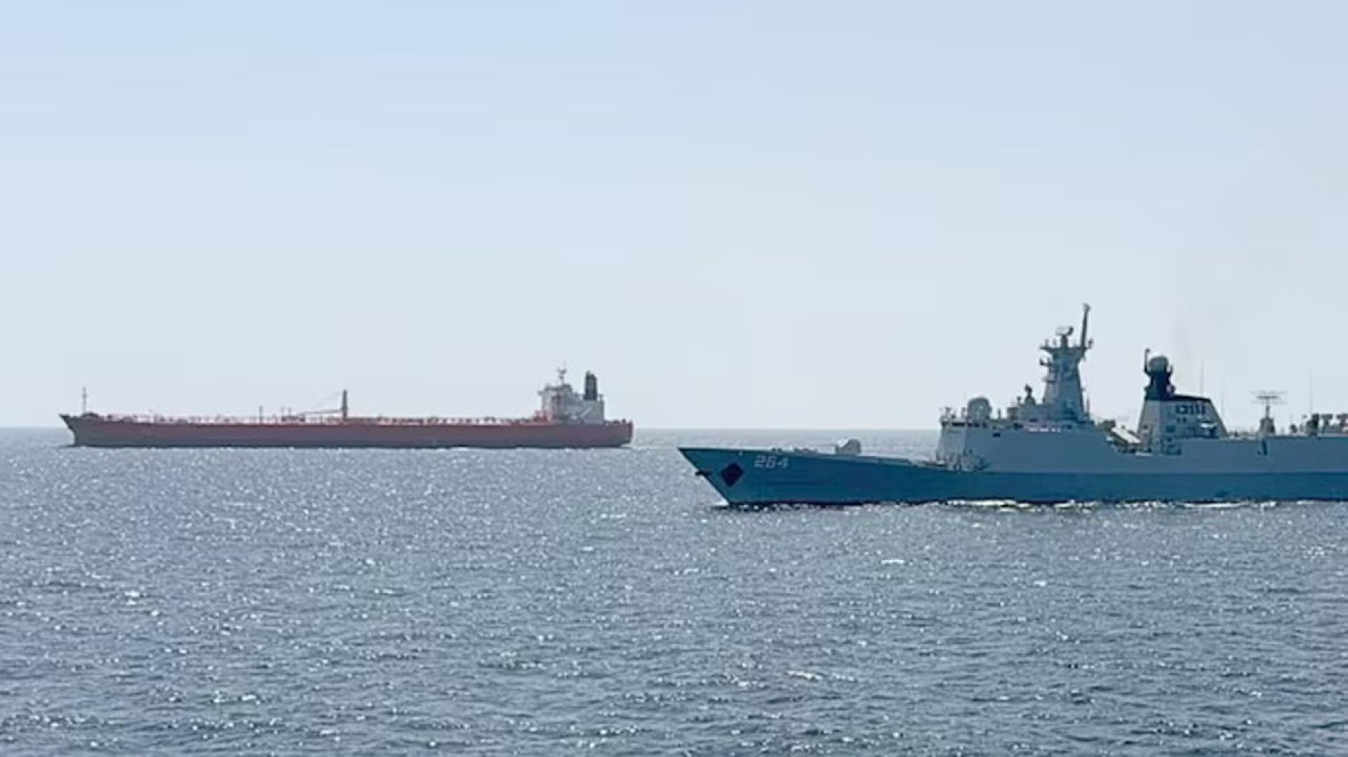 巴基斯坦海军派遣军舰为该国航运公司所属船只护航。