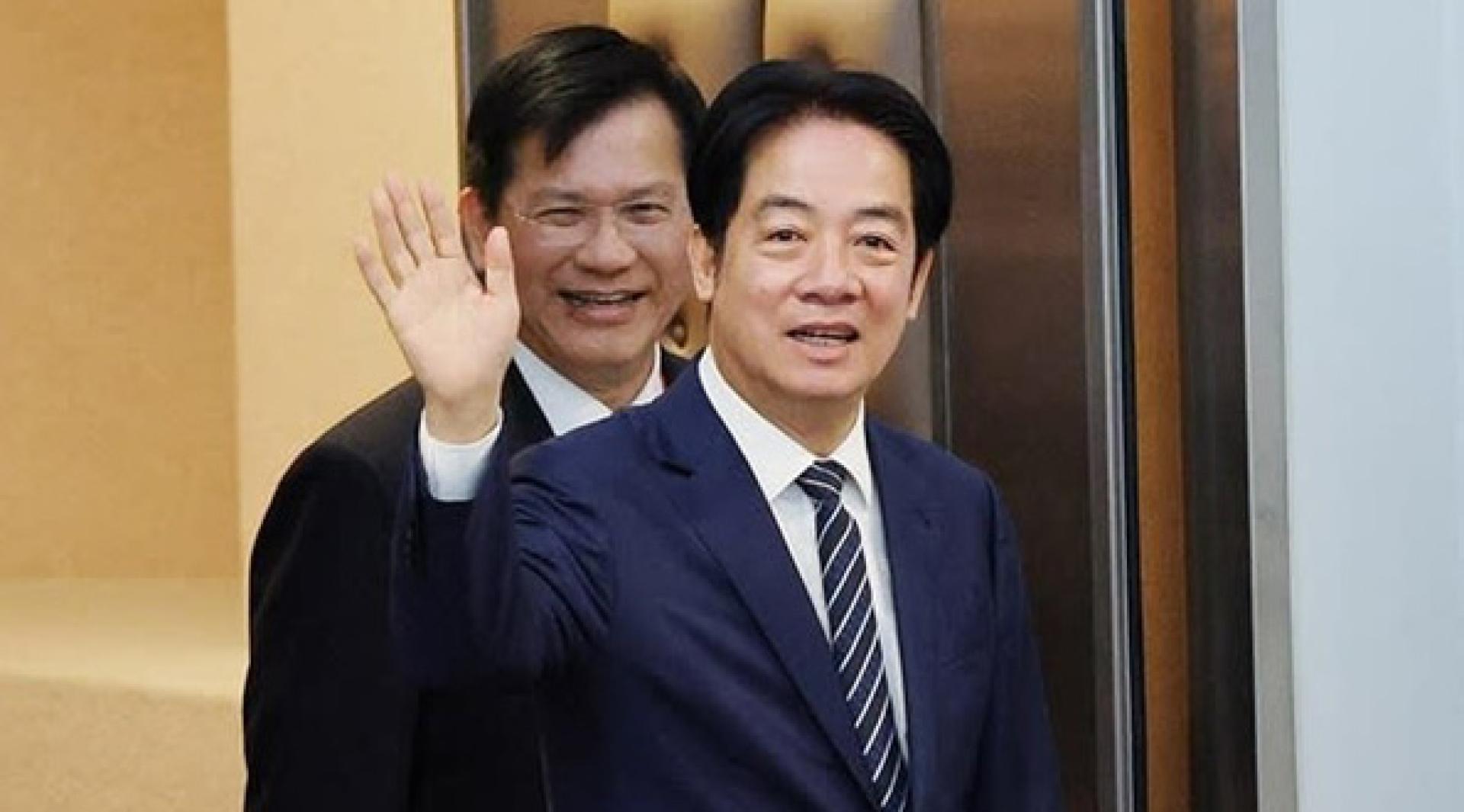 赖清德由外交部长林佳龙陪同 出席“台湾总统直选30周年与民主韧性研讨会”。（图：中央社）