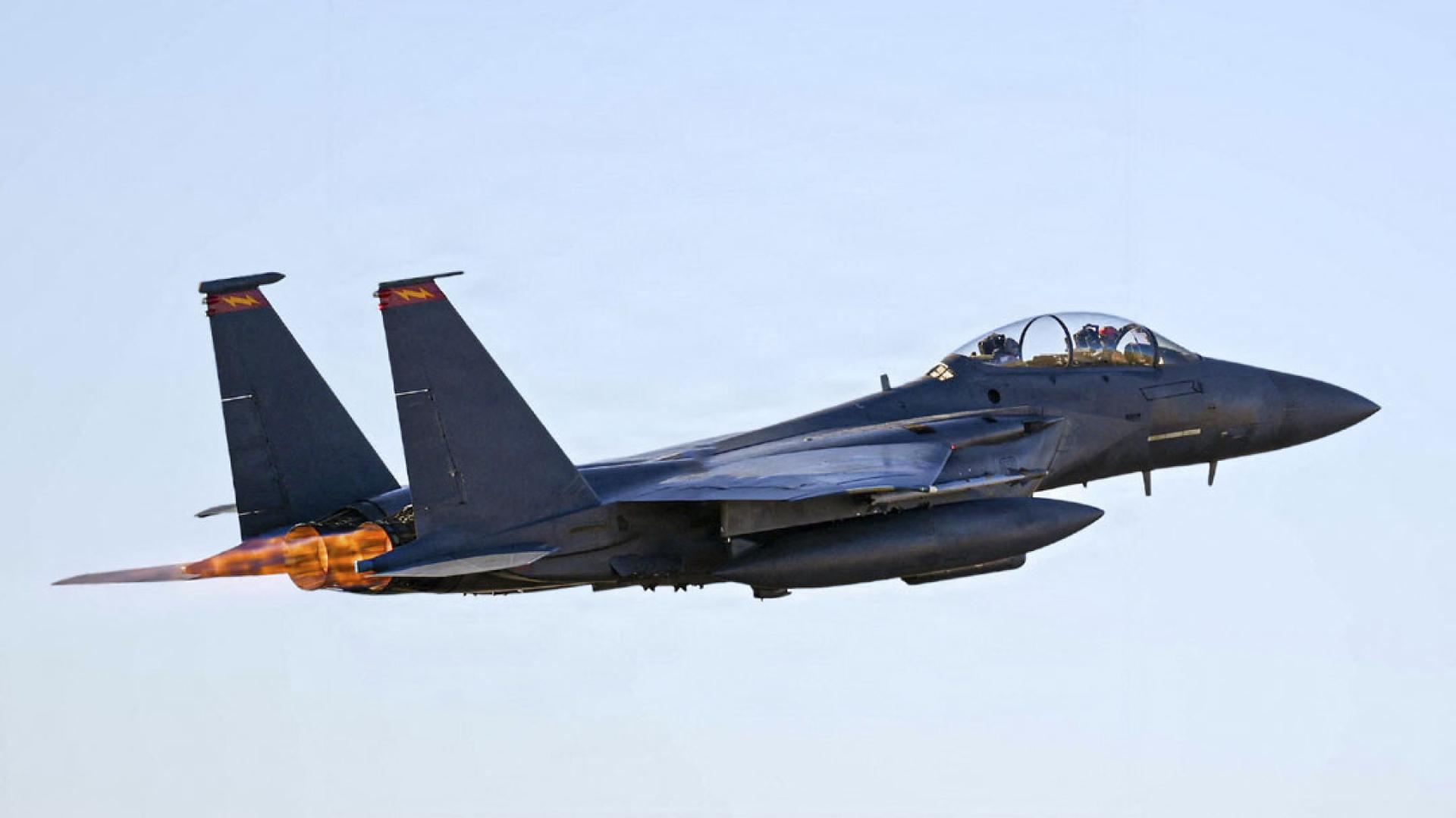 美国空军一架F-15E型“打击鹰”双座战斗机4月3日在伊朗上空被击落。