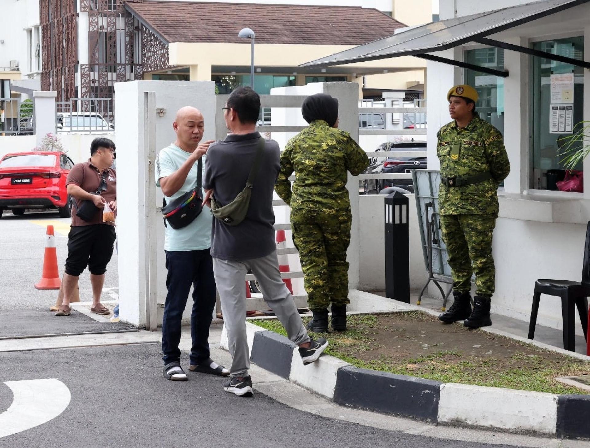 叶馨媛遇害案3名疑犯的5名家人代表，也到法庭了解情况。