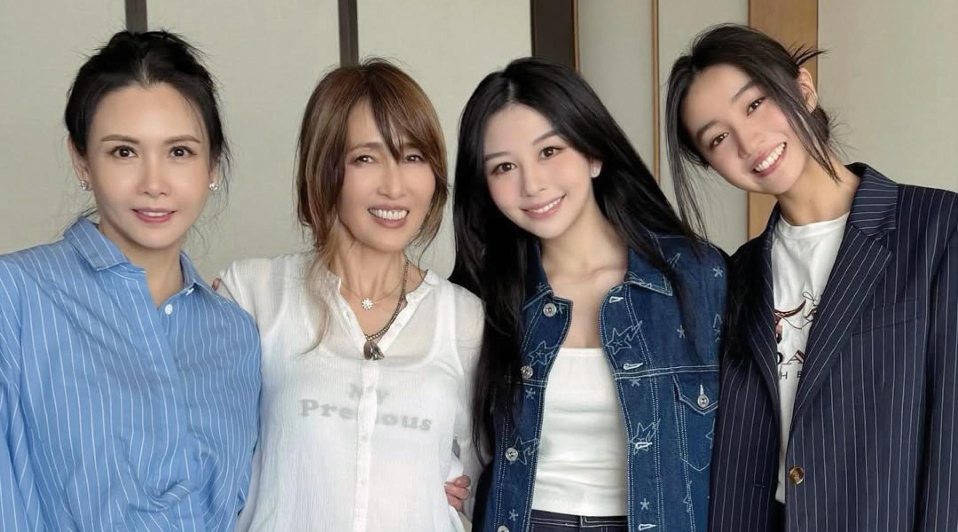 工藤静香（左二）和女儿木村光希（右一）与邱淑贞（左一）、沈月母女在香港共进午餐。