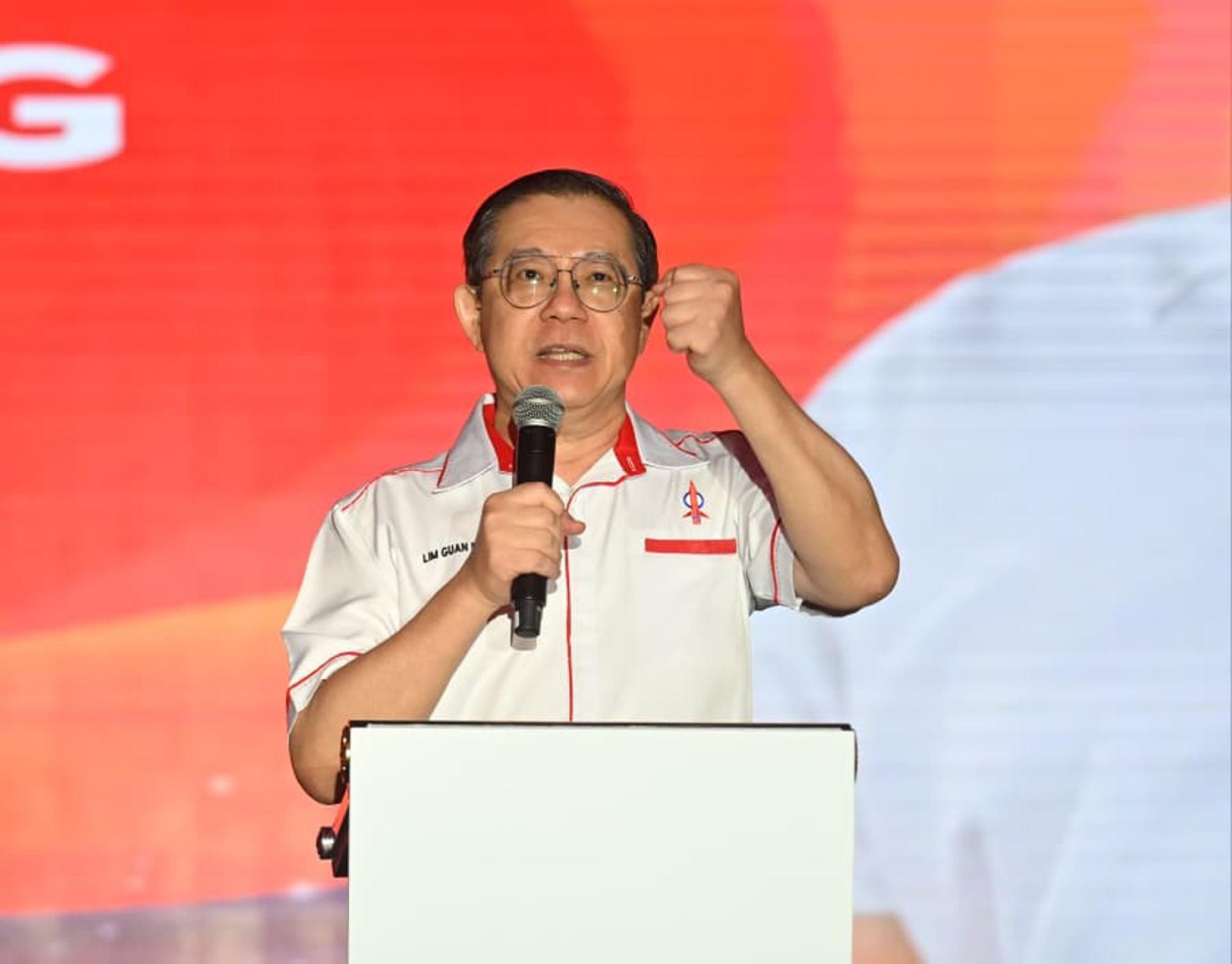 林冠英呼吁首相，批准将政府贷款总额中的首5万令吉，设为免利息及免抵押。