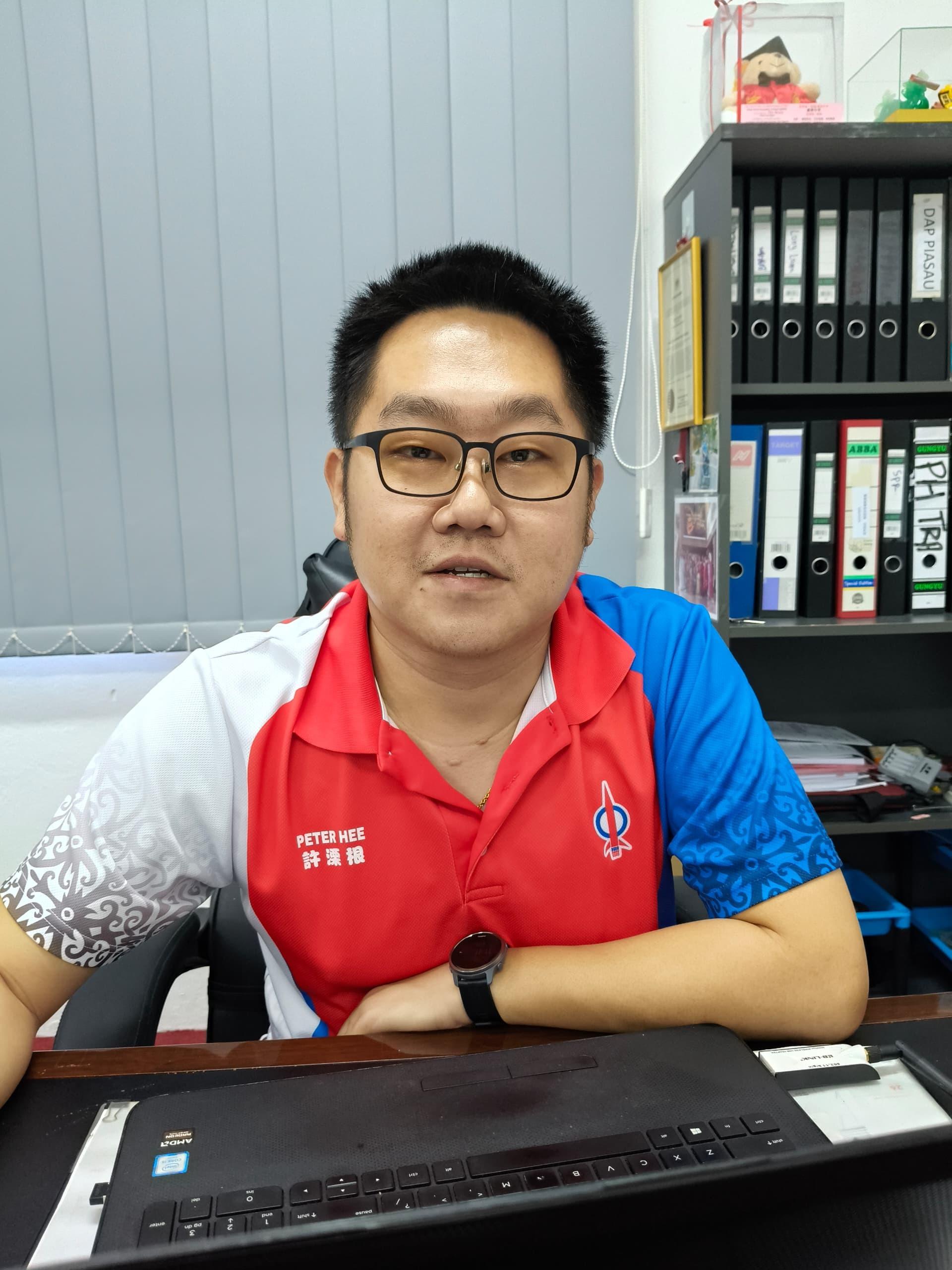砂拉越社青团团长许溧根呼吁美里市政局尽快规划并设立智能巴士停车牌。