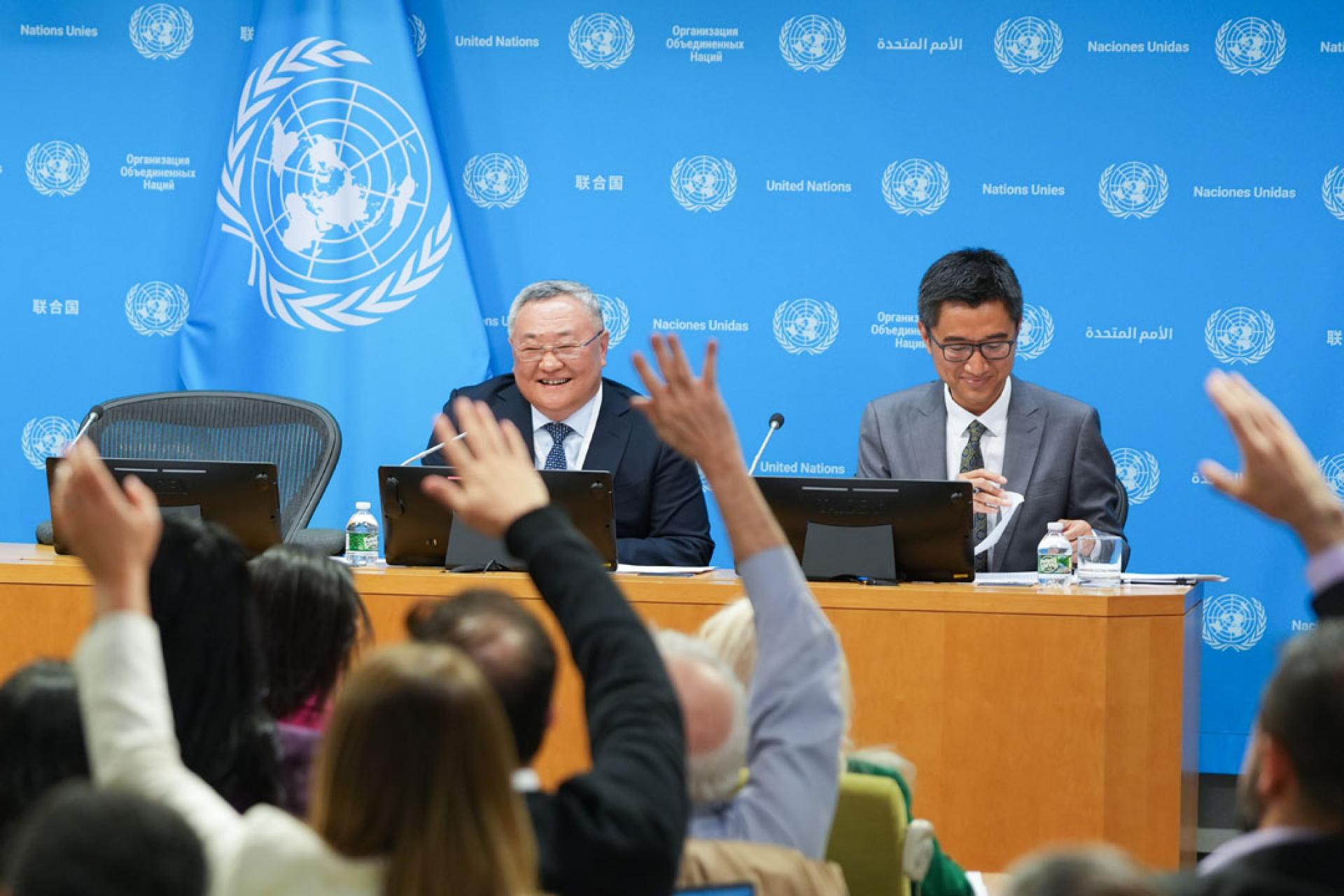 傅聪在纽约联合国总部举行记者会，向媒体介绍中国担任安理会5月轮值主席的工作考虑并答记者问。
