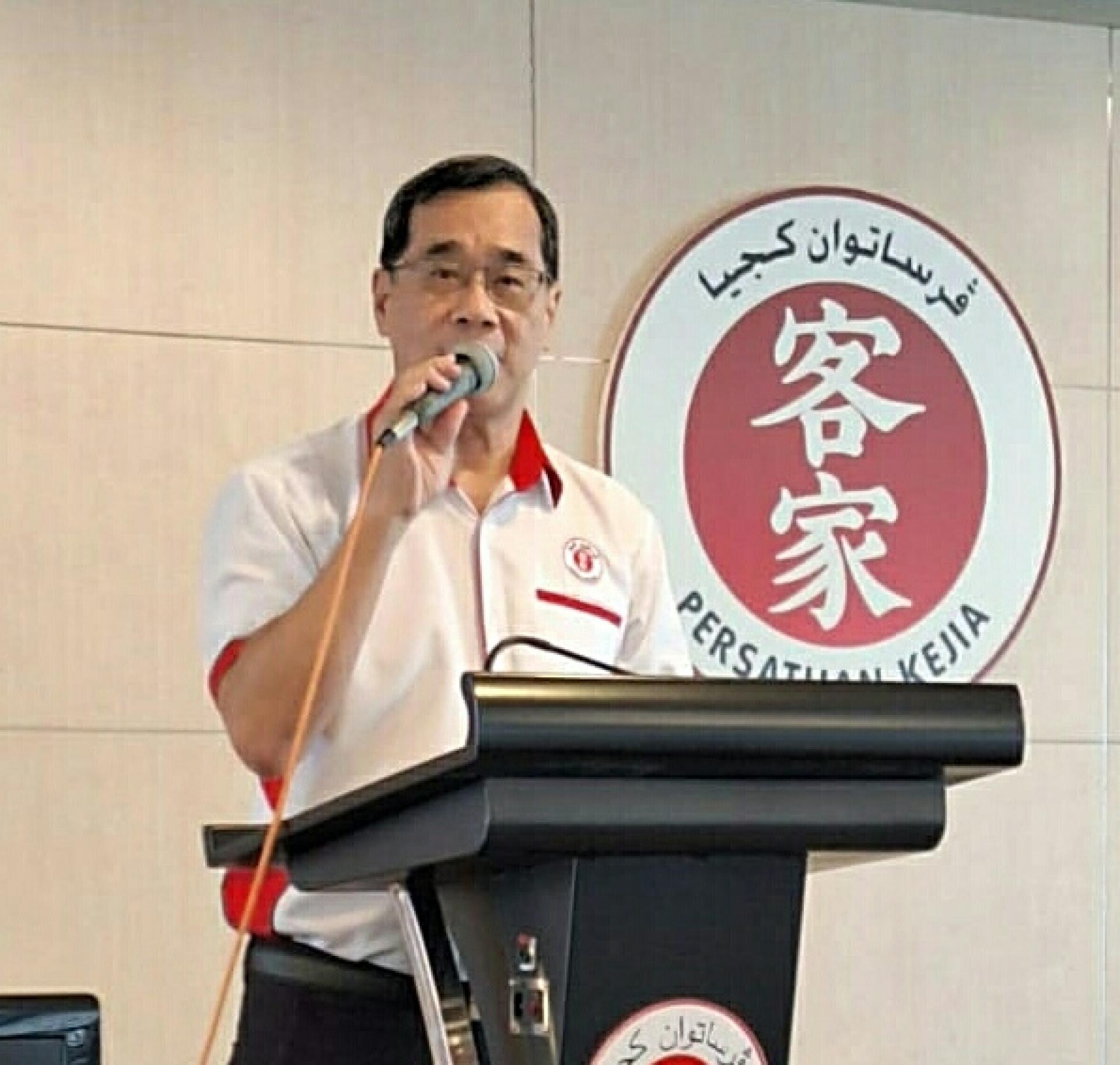 汶莱客家公会新任会长凌永强在会上致词