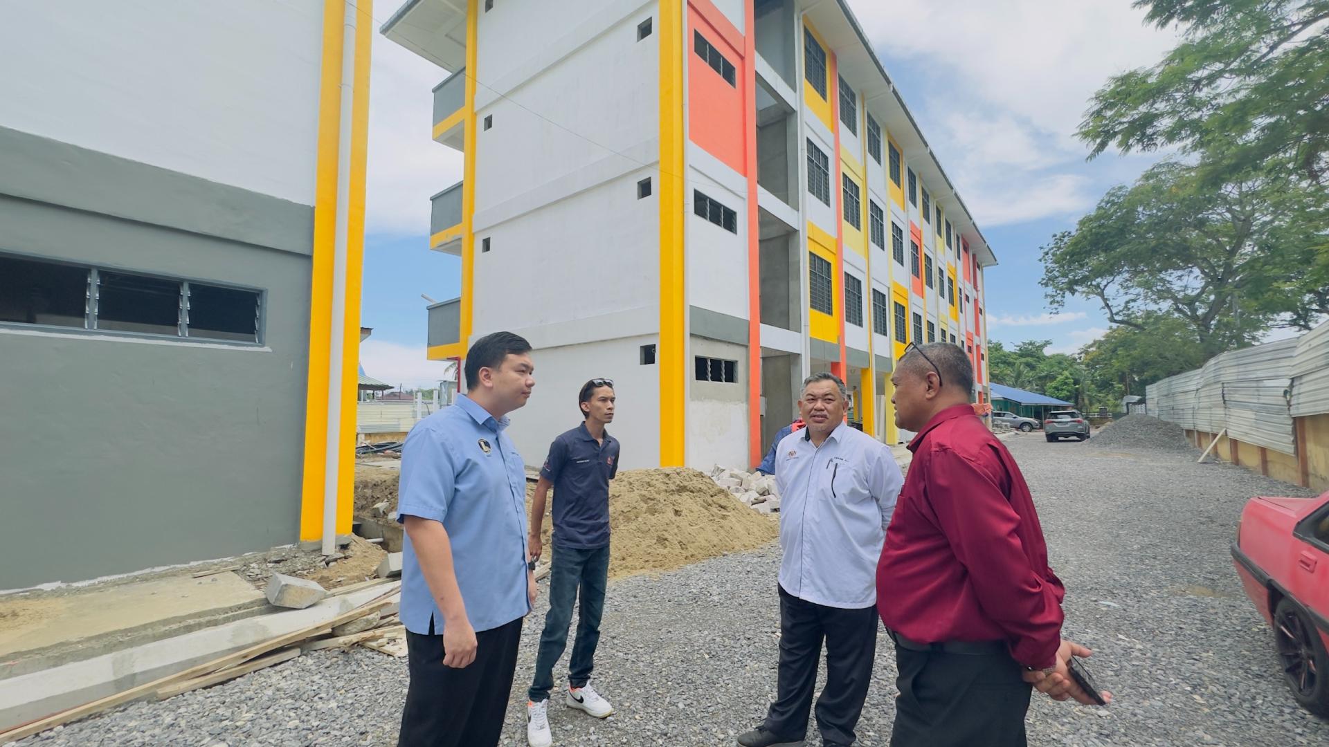 赵俊文表示，赛奥斯曼小学重建工程目前已完成约89%，预计将于今年6月全面竣工。