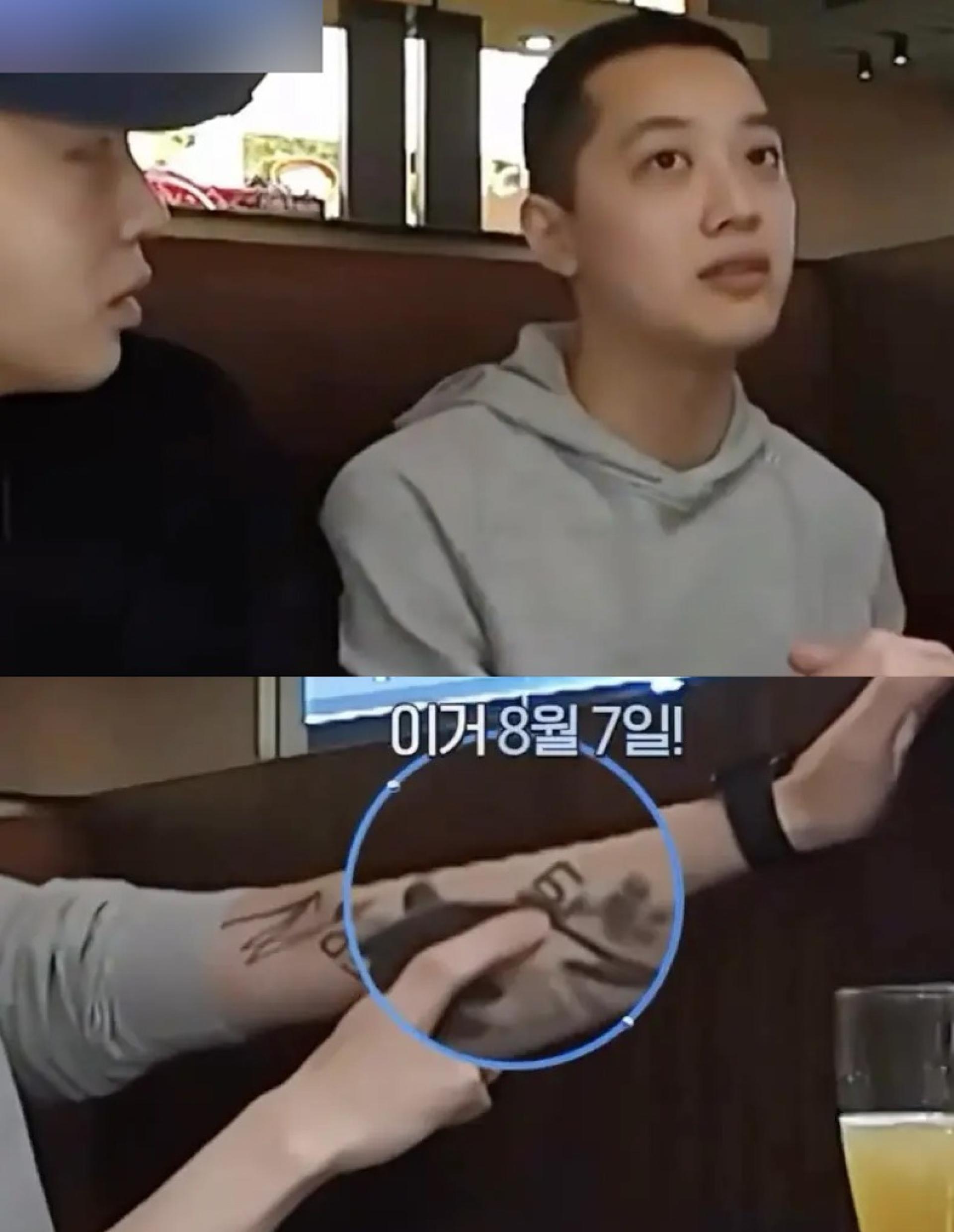 赖冠霖公开手臂刺青，其中“807”图案象征着WANNA ONE出道日，他直言那是人生中重要的日子。