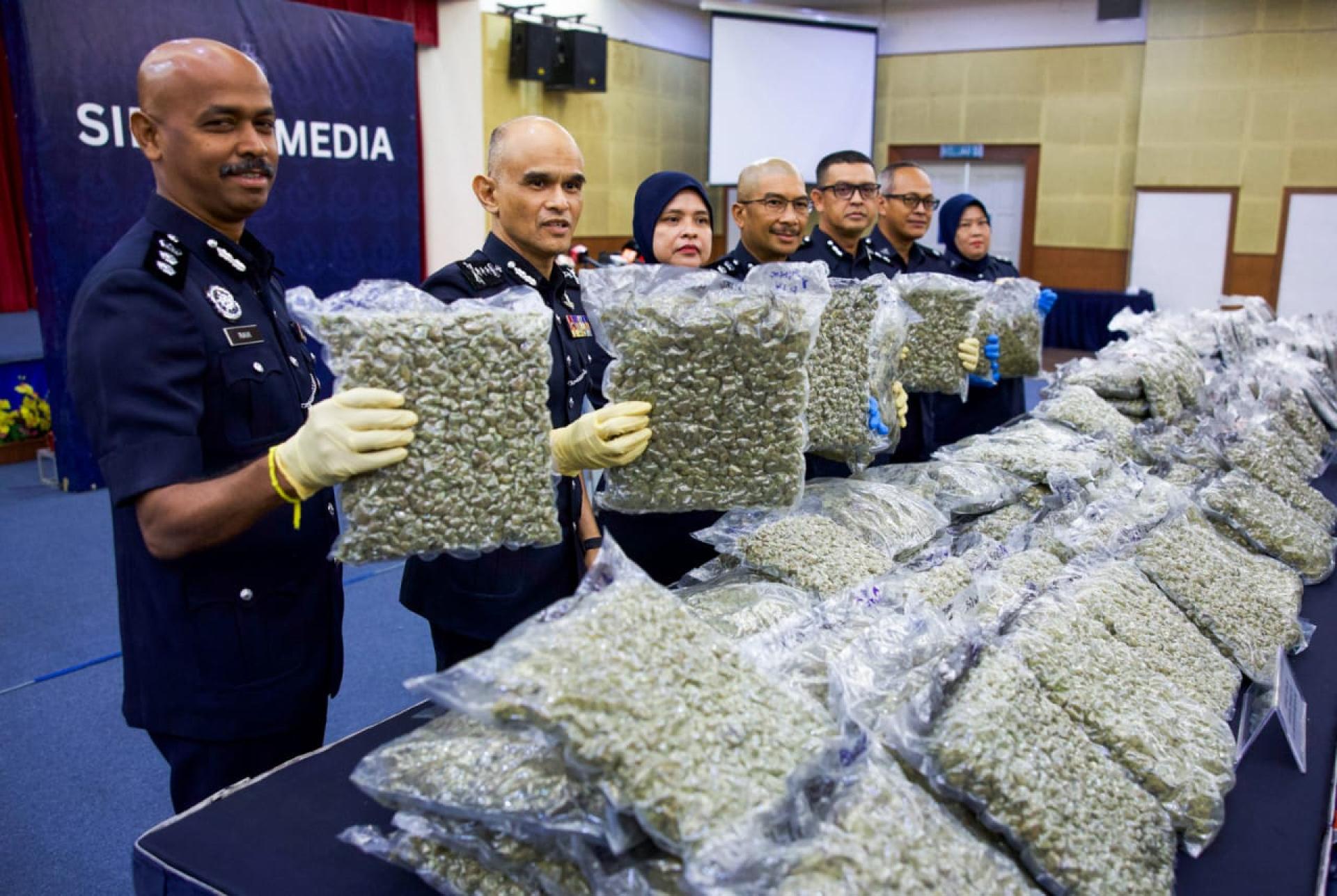 沙兹礼宣布瓦解两个跨国贩毒集团，侦破1260万令吉大麻花。