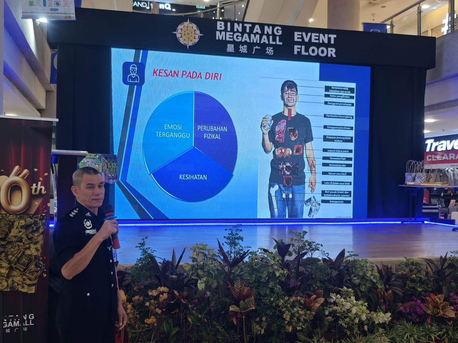 李延方助理警监在主题讲座上分享毒品对自我的影响。