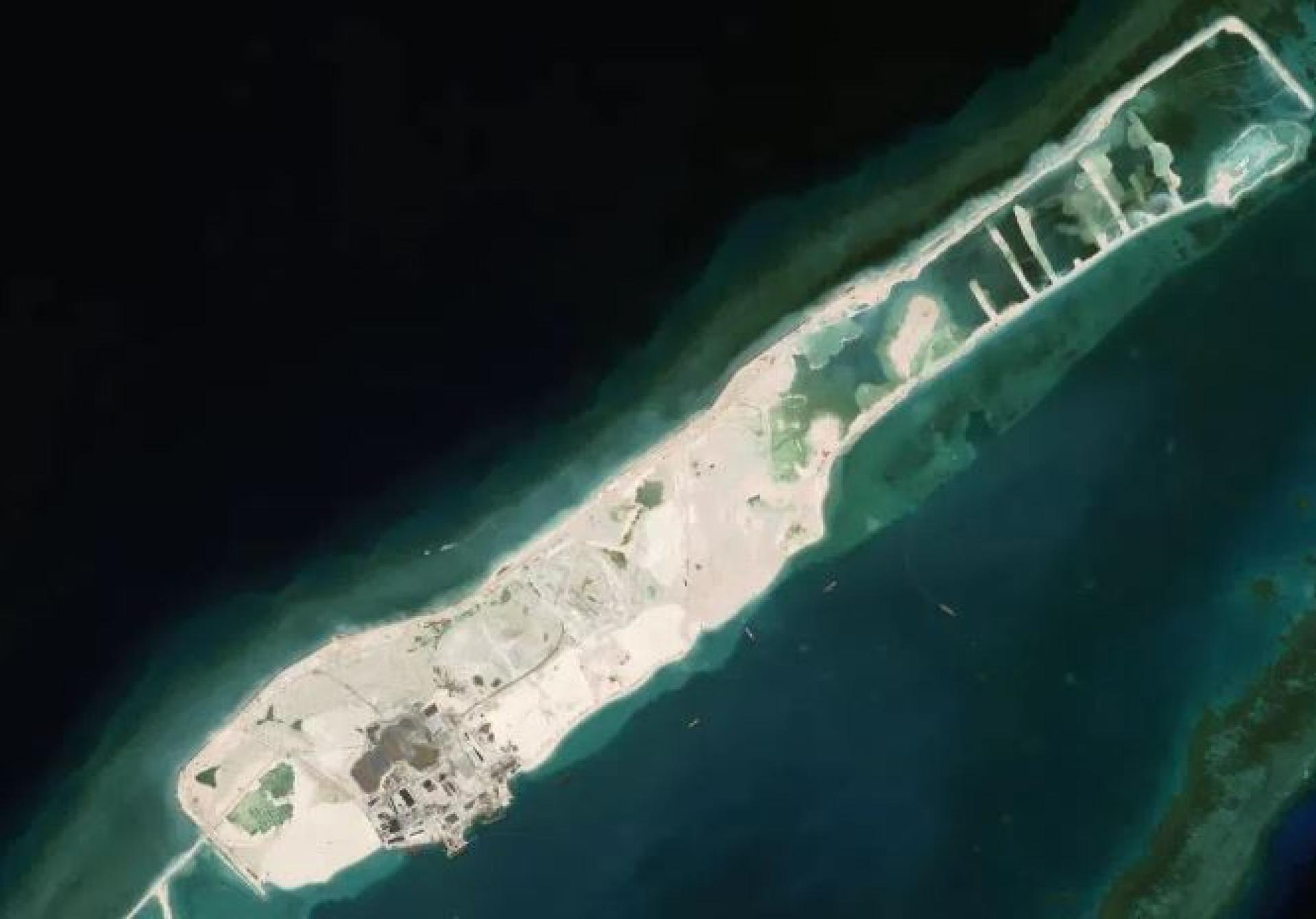 这张摄于2024年的卫星图像，显示柏礁的地理现况。