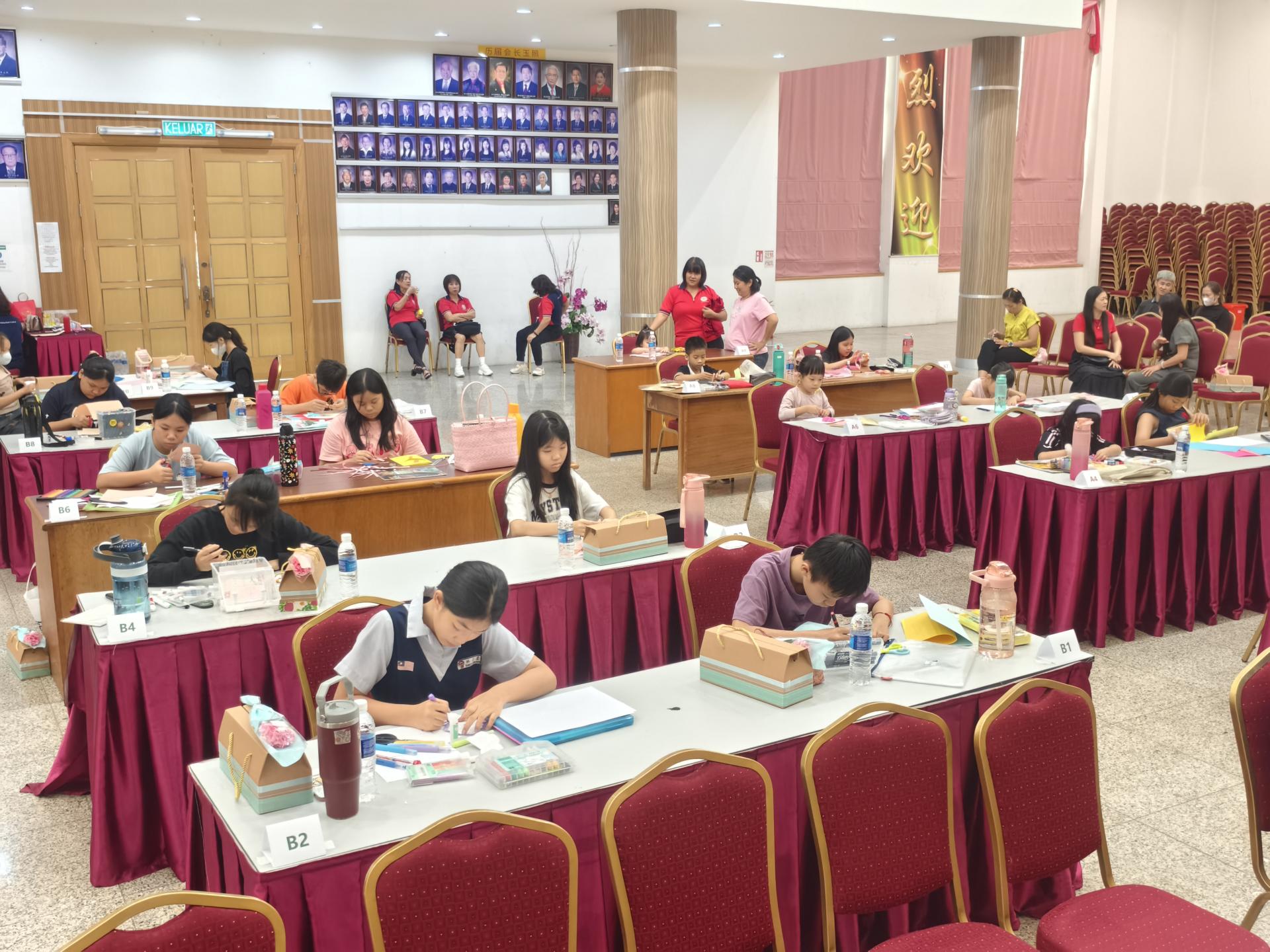 “温馨五月，满满的爱”会员子女母亲节卡片创意比赛，吸引20多位会员子女踊跃报名参与。