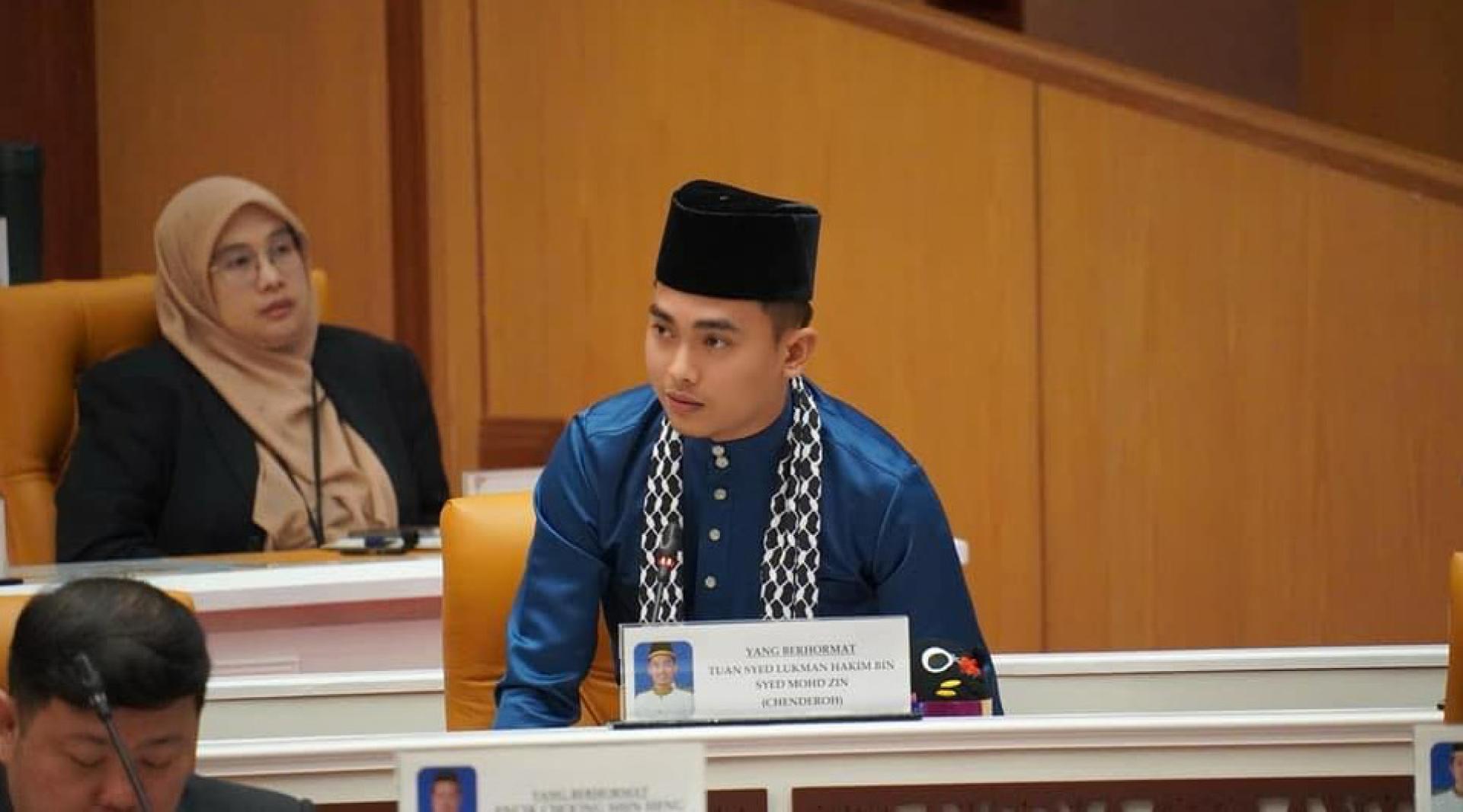 赛益洛曼哈金挑战土团党直接开除他。
