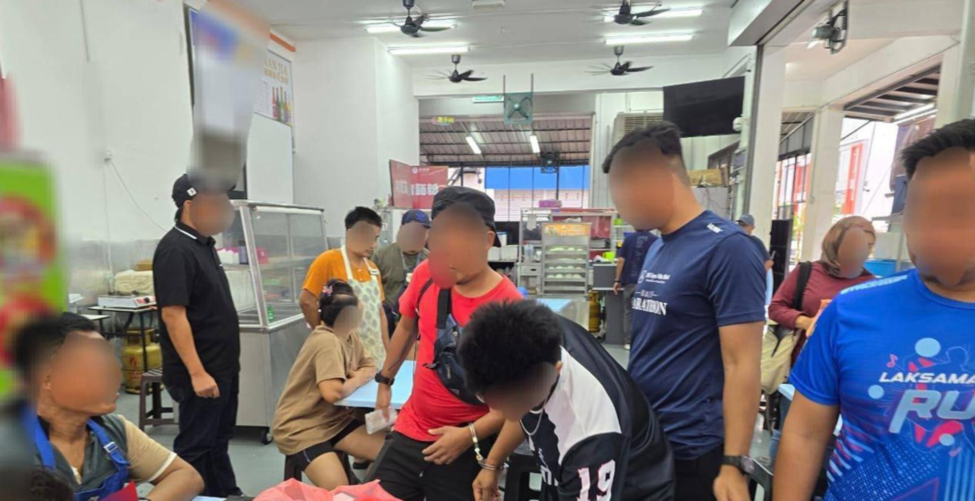移民局针对食肆展开突击检查，发现有雇主聘请及包庇没有合法工作准证的外籍人士。