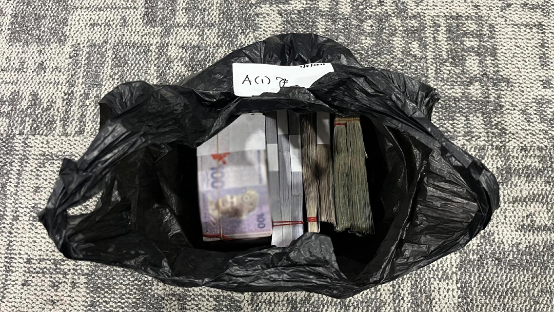 关税局侦破印尼籍旅客未申报携带12万9500令吉现金闯关案。
