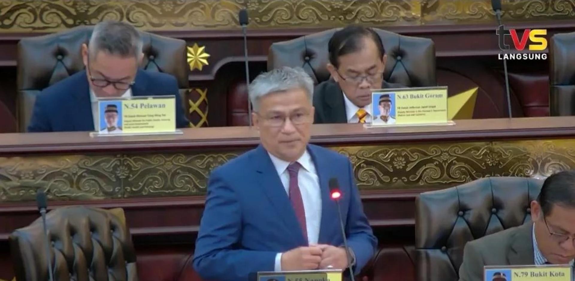拿督安华拉拜在砂拉越立法议会发言。