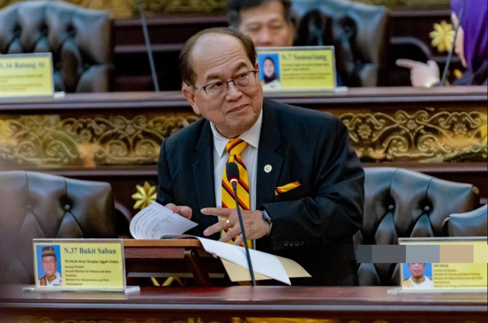 砂副总理兼第二财政与新经济部长拿督阿玛道格拉斯。