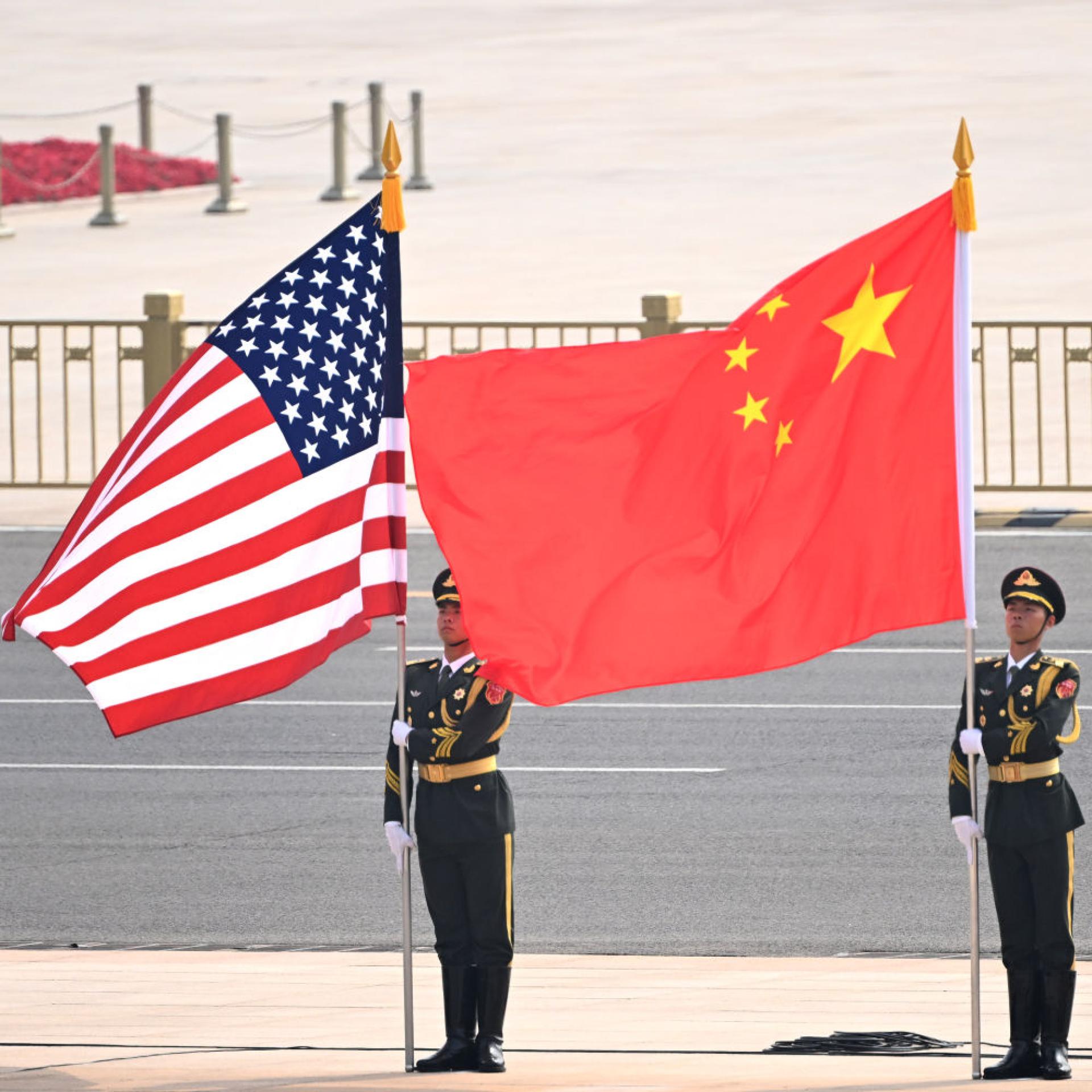 北京人民大会堂东门外广场举行仪式，欢迎美国总统特朗普对中国进行国事访问。
