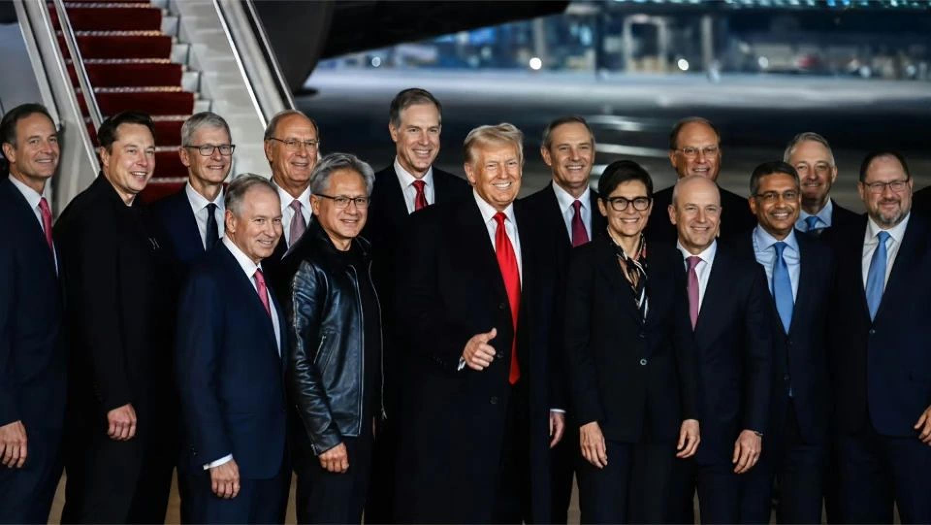 美国晶片巨头英伟达总裁黄仁勋（前排左2）。