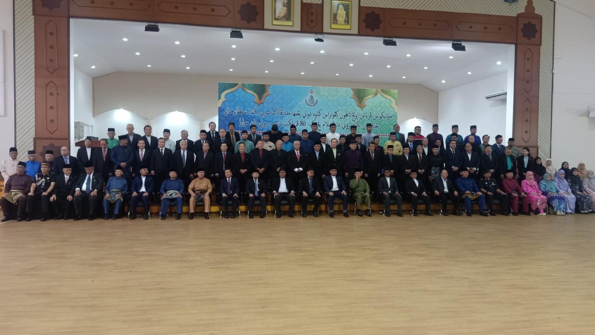 汶莱摩拉县庆委会成员大合影