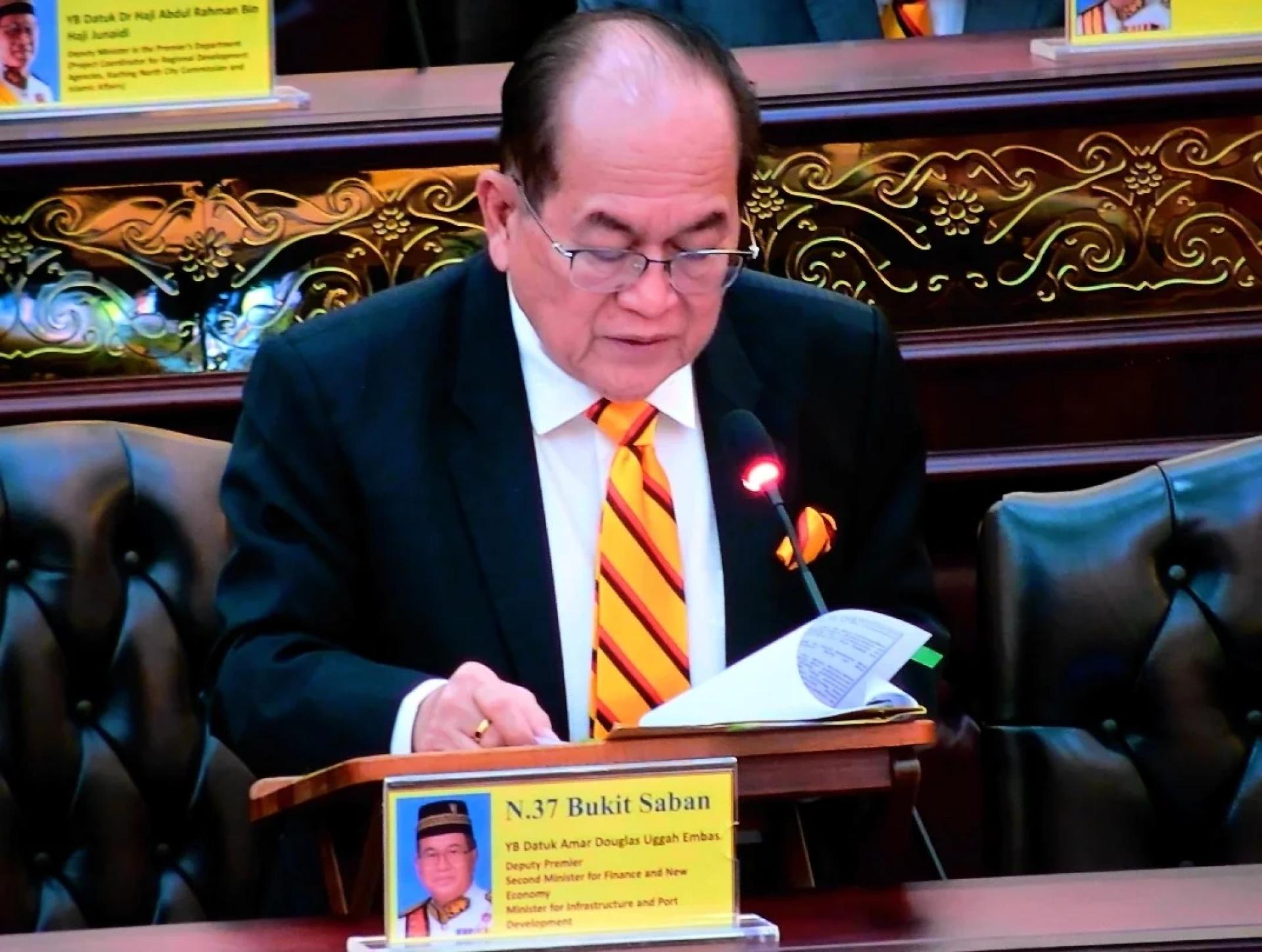 砂副总理兼第二财政与新经济部长拿督阿玛道格拉斯乌加。