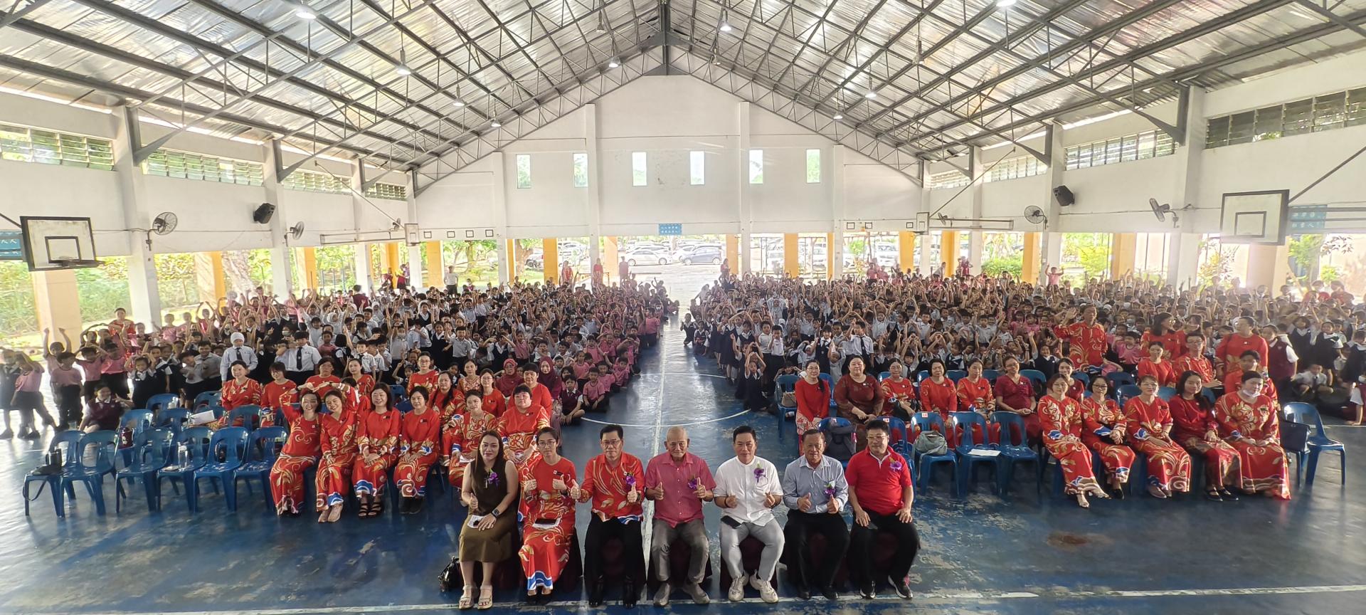 美里杜当中华公学2026教师节庆典大合照。