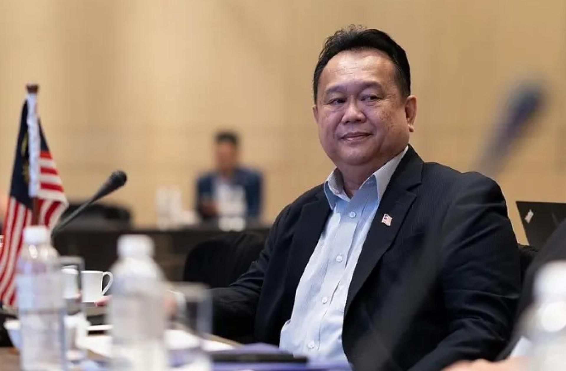 拿督斯里亚历山大南达林奇。