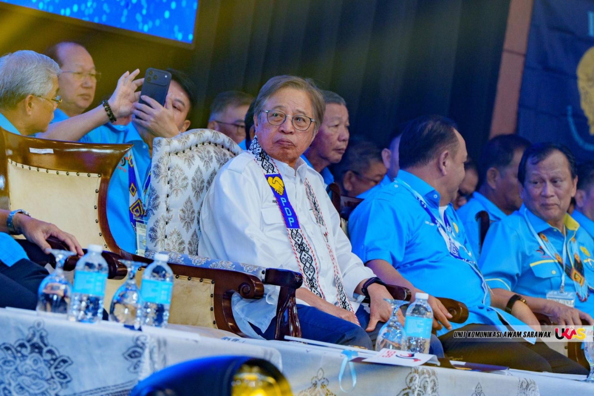 砂总理拿督巴丁宜丹斯里阿邦佐哈里今日出席在诗巫举行的民进党三年一度代表大会开幕礼。