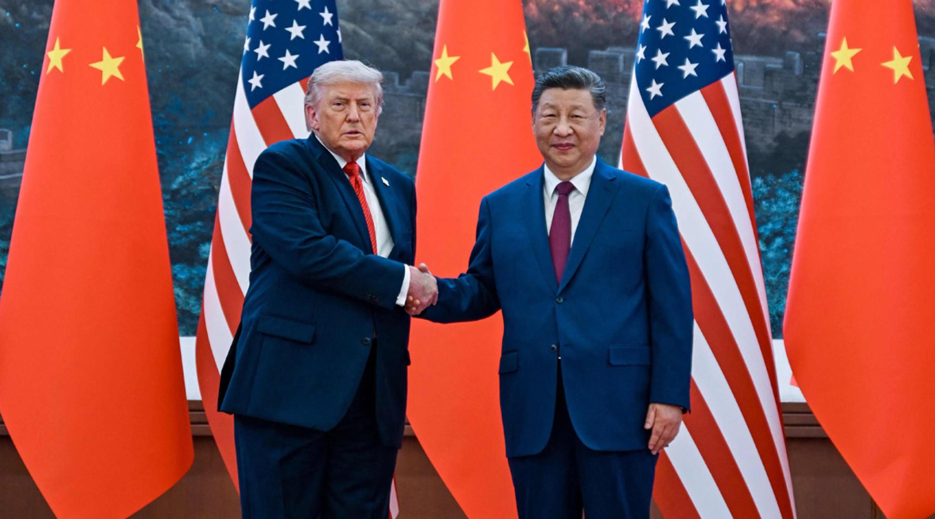 美国总统特朗普（左）与中国国家主席习近平。