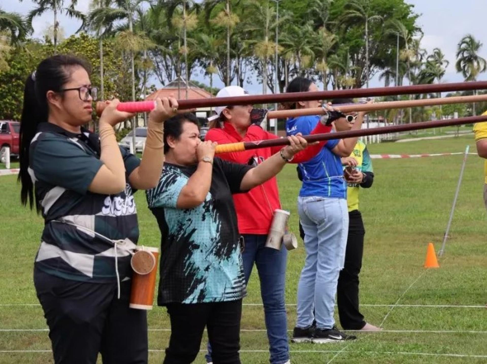2026年民都鲁县级Mantar Gawai Dayak庆典举行的吹箭比赛，共吸引60名参赛者参与。