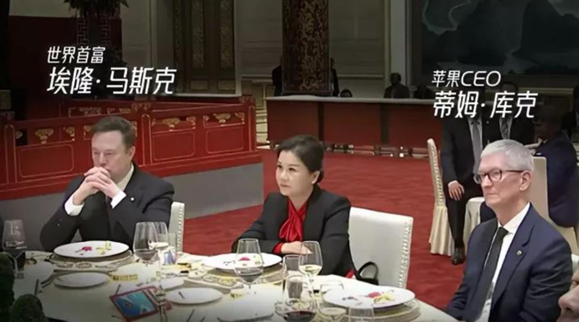 蓝思科技创始人周群飞（中），人称“中国最牛打工妹”。