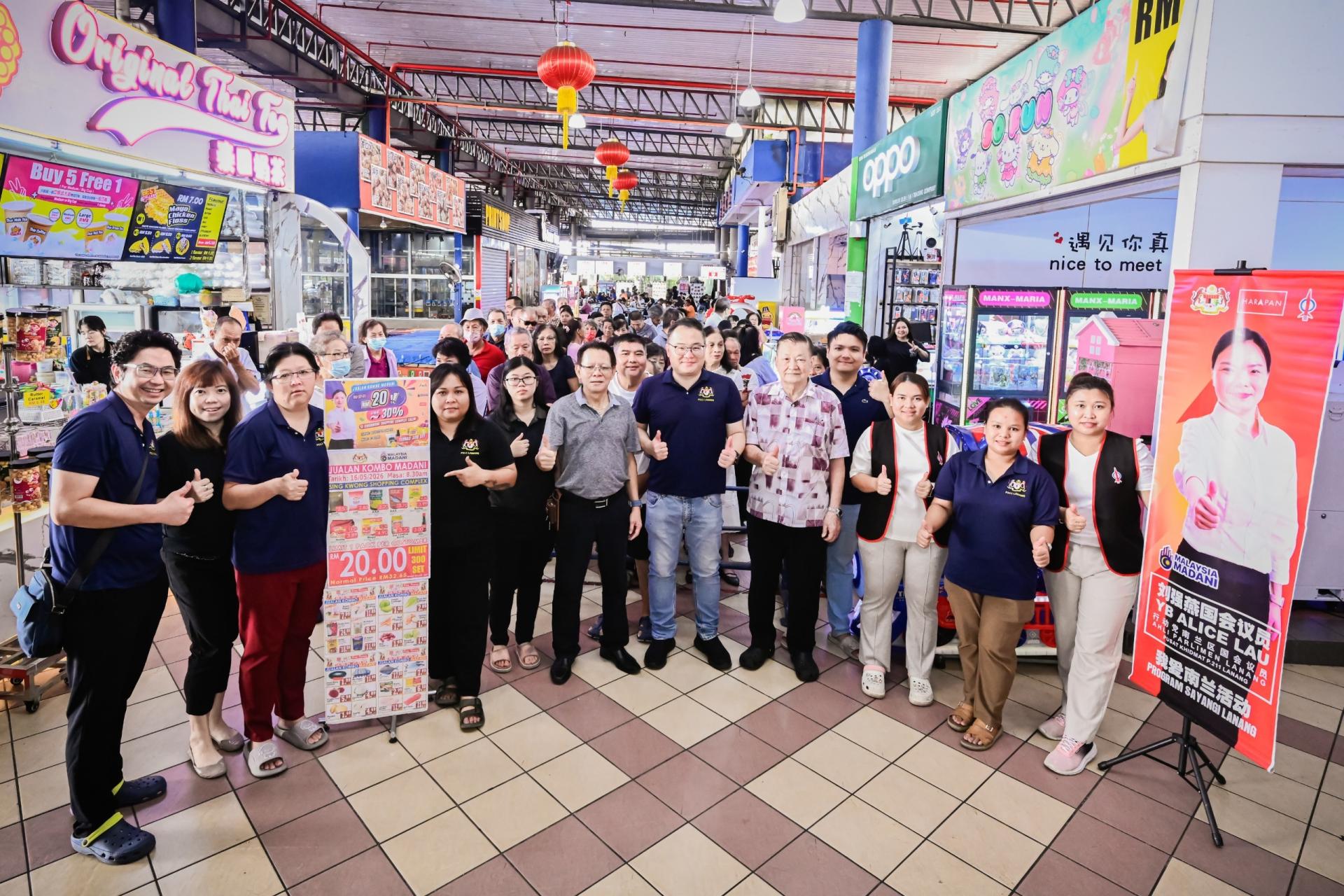 日前在沙廉星光超市主办的“我爱南兰活动：昌明食品销售”（PROGRAM SAYANGI LANANG : Jualan Kombo MADANI）的活动，获得民众热烈地支持，在短短的30分钟内售罄。