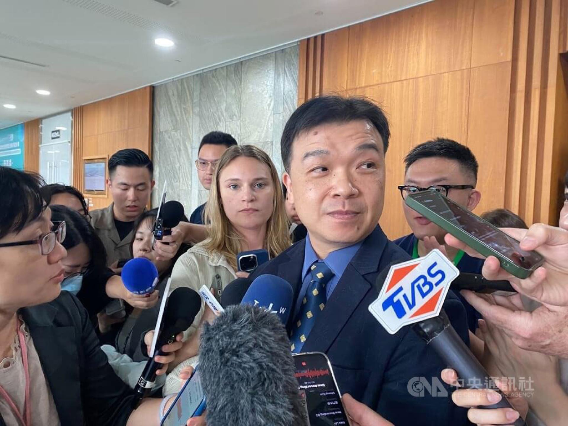沈有忠表示，北京界定的台独是“不接受统一、延迟统一”。
