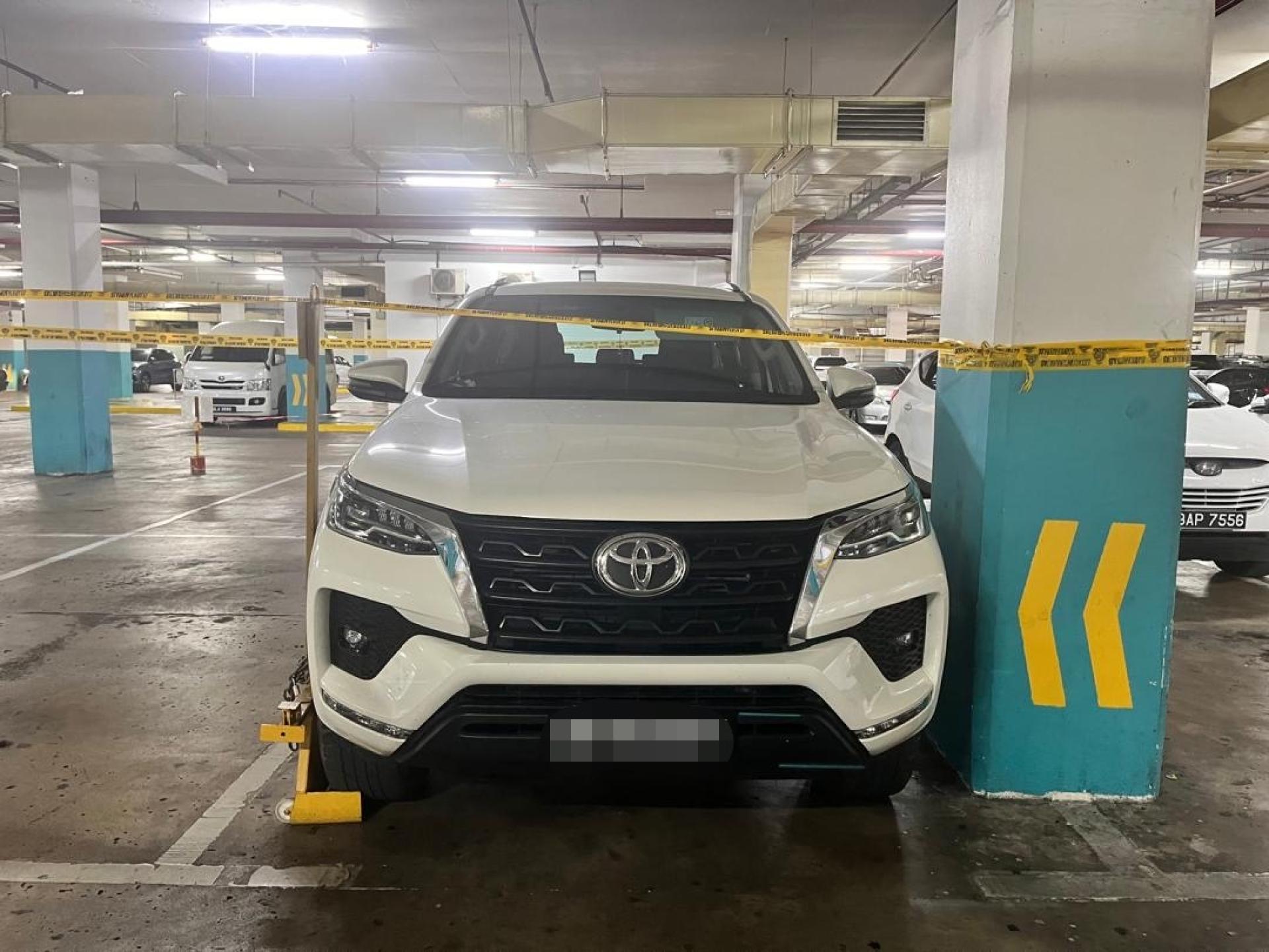 警方随后也在美里一间大型超市停车场寻回遭劫走的丰田Fortuner。