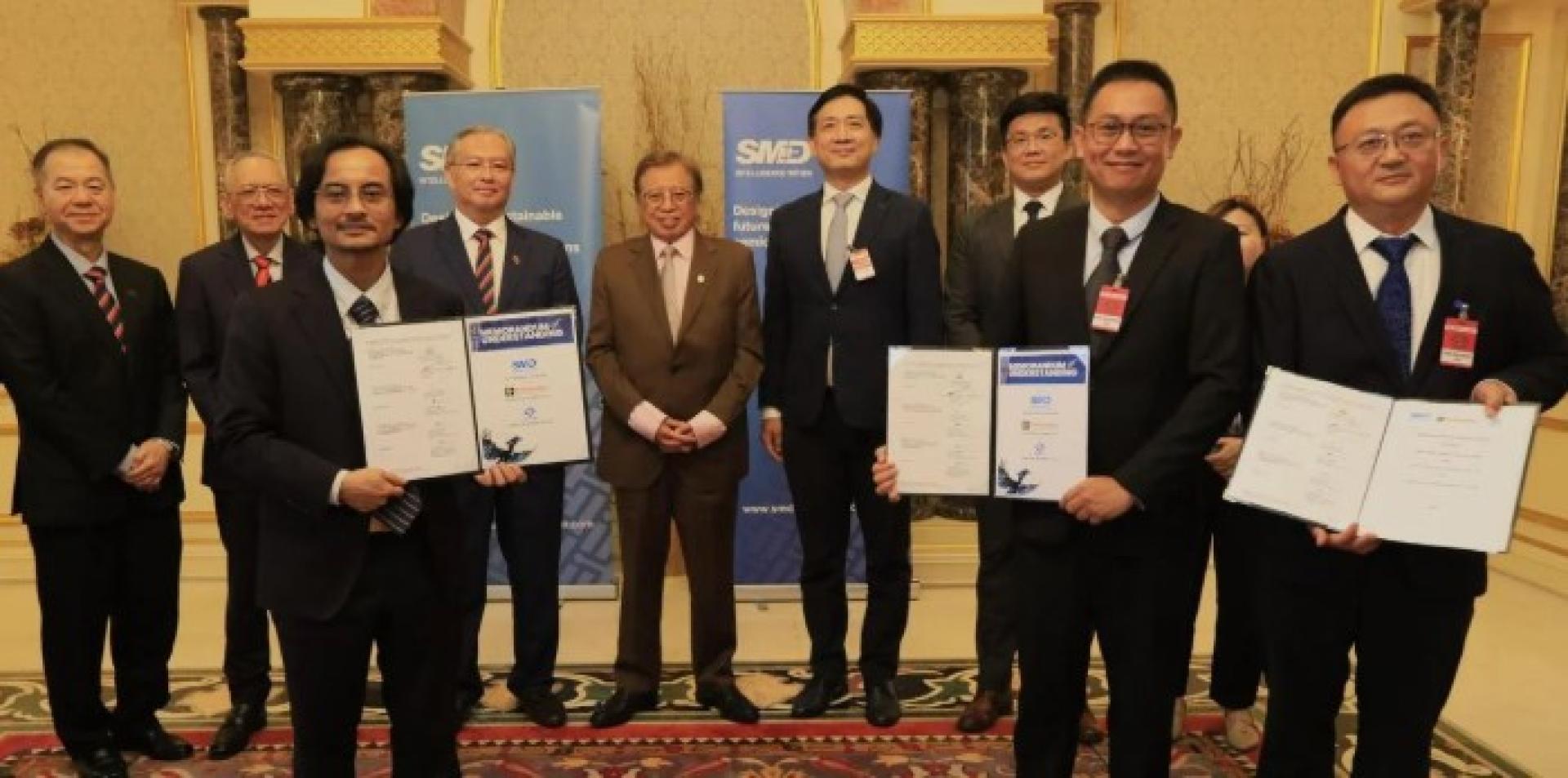 砂总理见证SMD半导体、Photovoltaic Foundry及江苏林洋能源签署MoU仪式。 万里佐曼与沙里曼在记者会上交流。