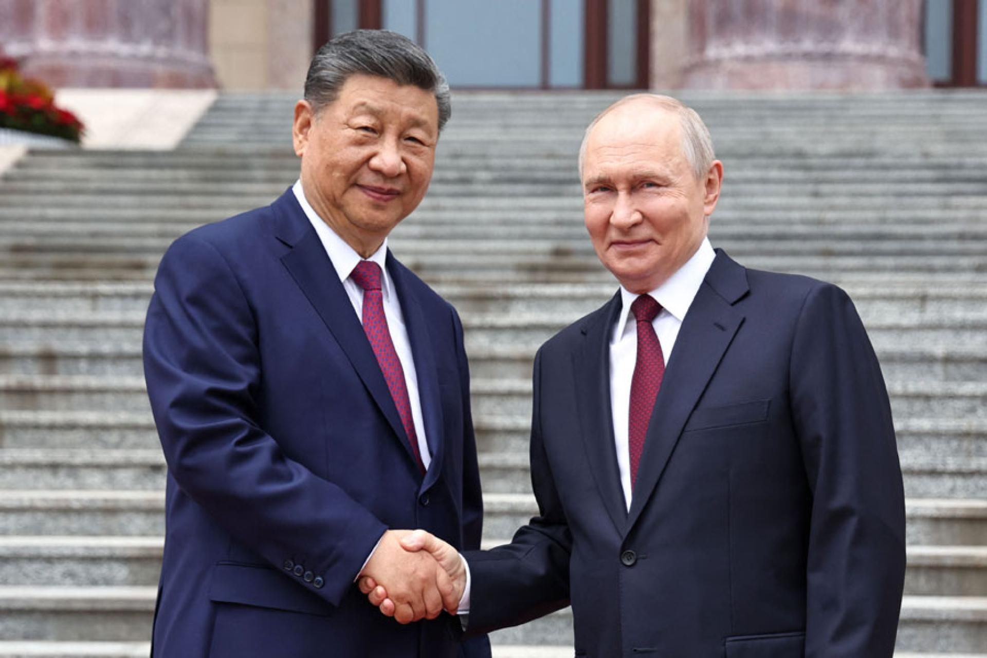 普京(右)说习近平（左）是他珍贵的朋友。