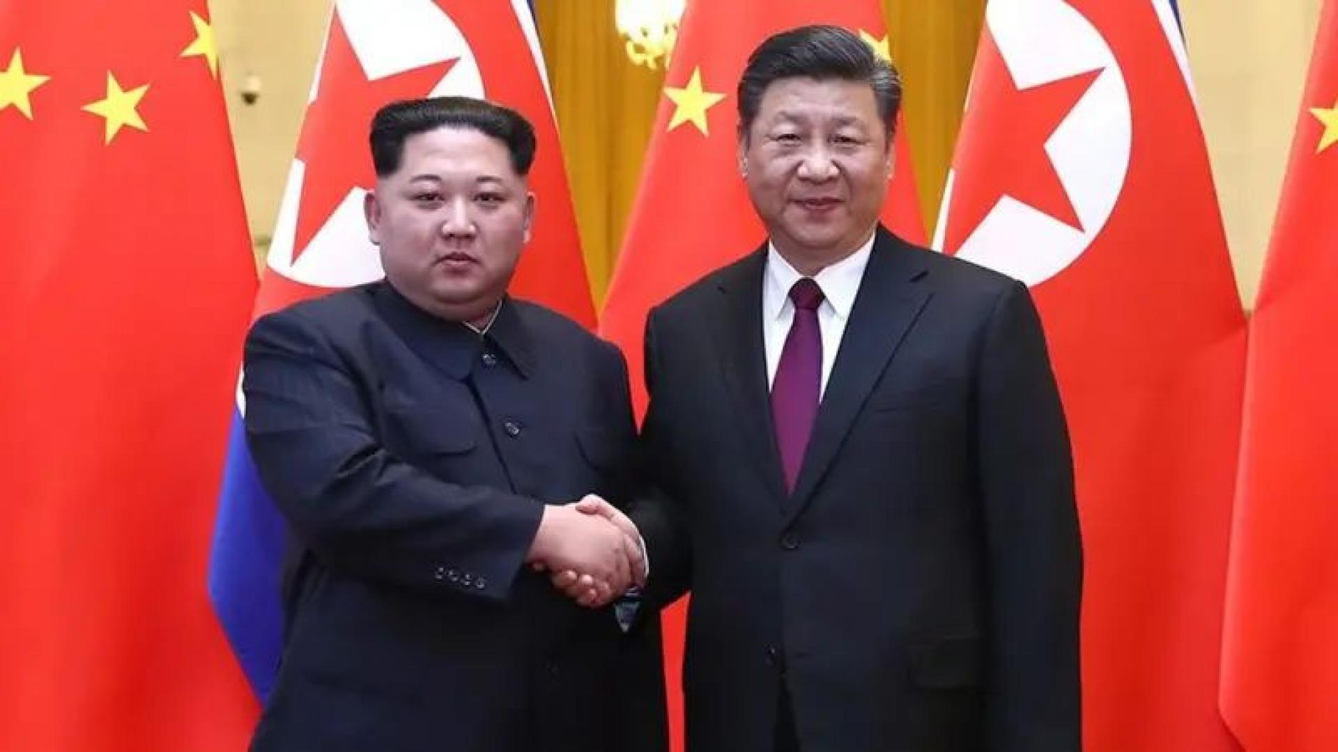 中国国家主席习近平与朝鲜领导人金正恩。（档案照）