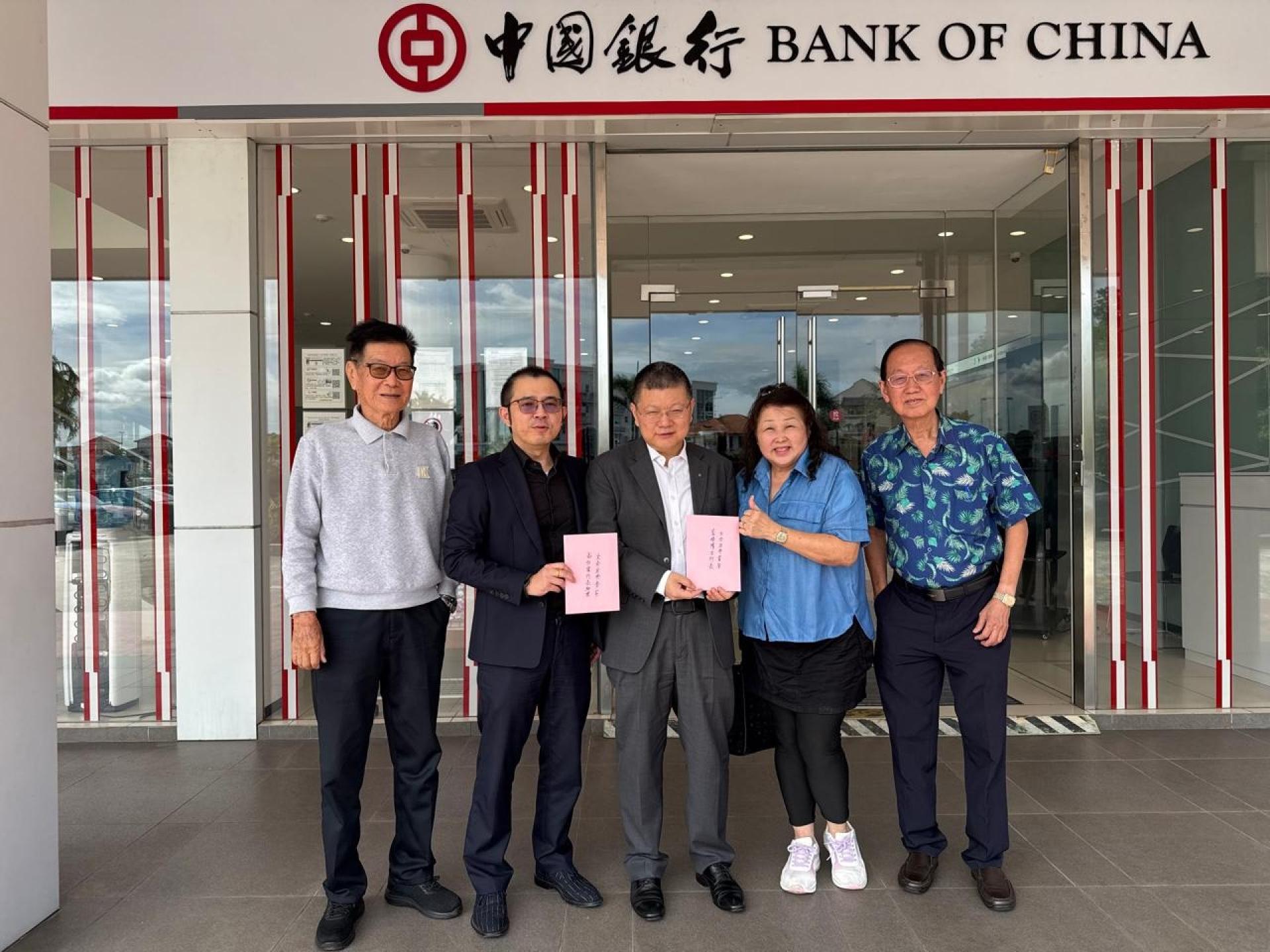 会长沈秋香及理事们诚邀汶莱中资企业协会会长及中银香港汶莱分行行长李峰博出席。