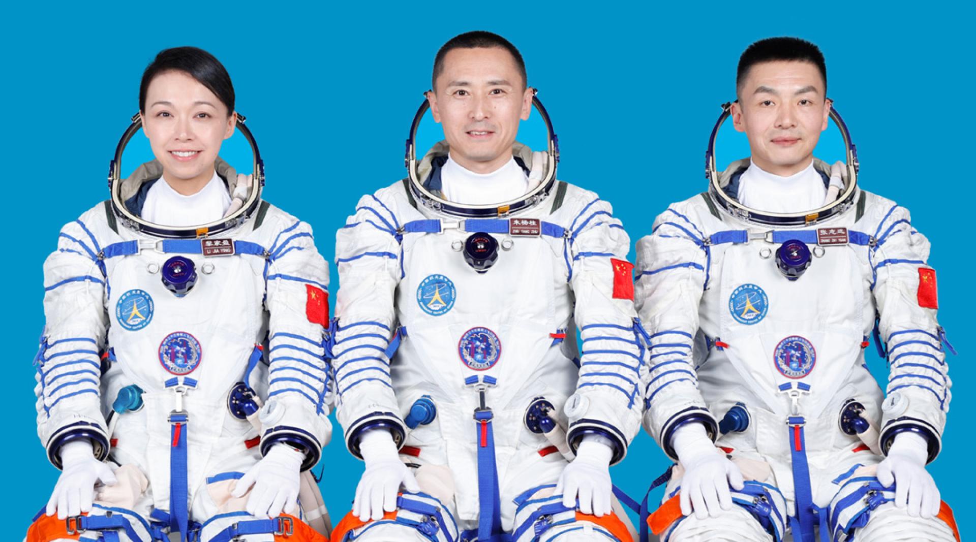 神舟二十三号航天员朱杨柱（中）、张志远（右）、黎家盈。（图：新华社）