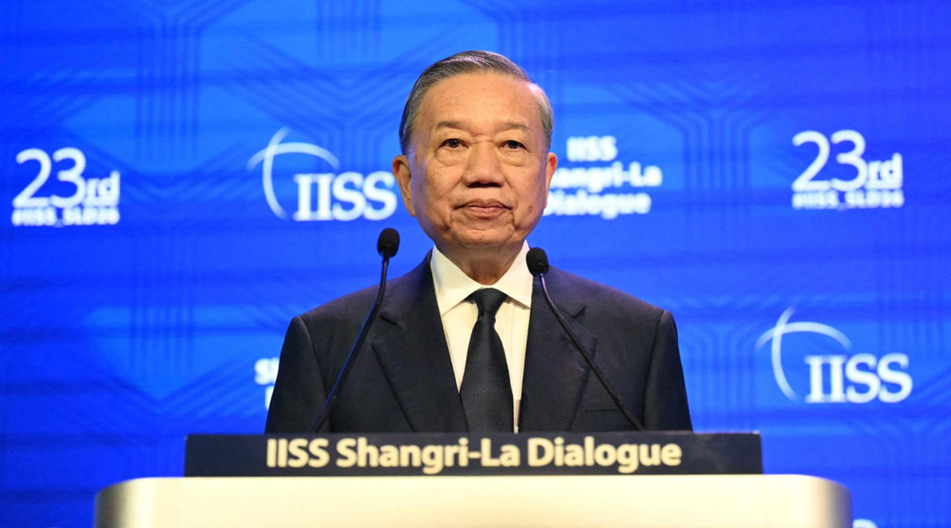 越南国家主席苏林致辞。