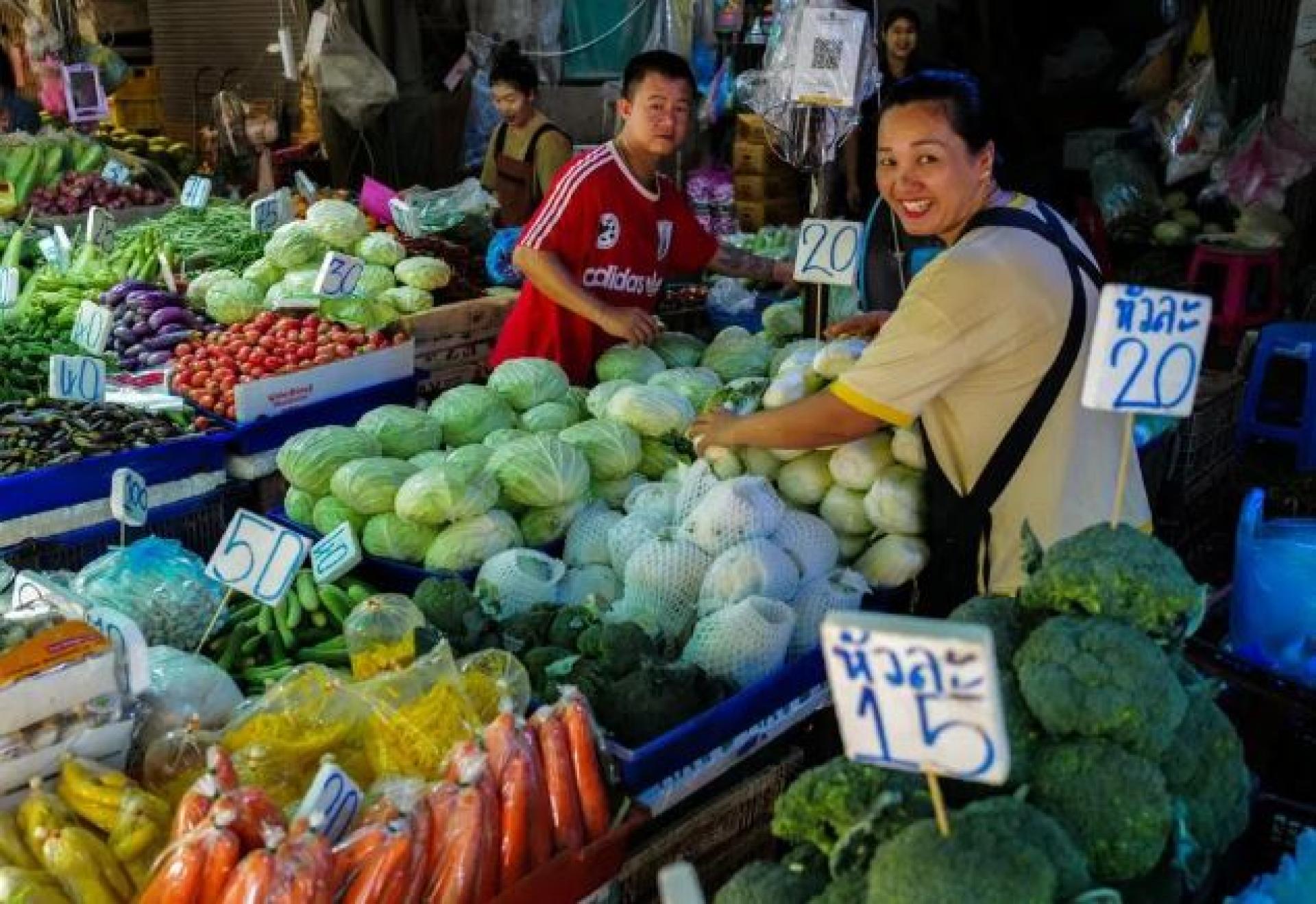 泰国商业部维持全年通胀预测在1.5%至2.5%之间，处于央行1%至3%的目标区间内。图为泰国曼谷一处生鲜市场。
